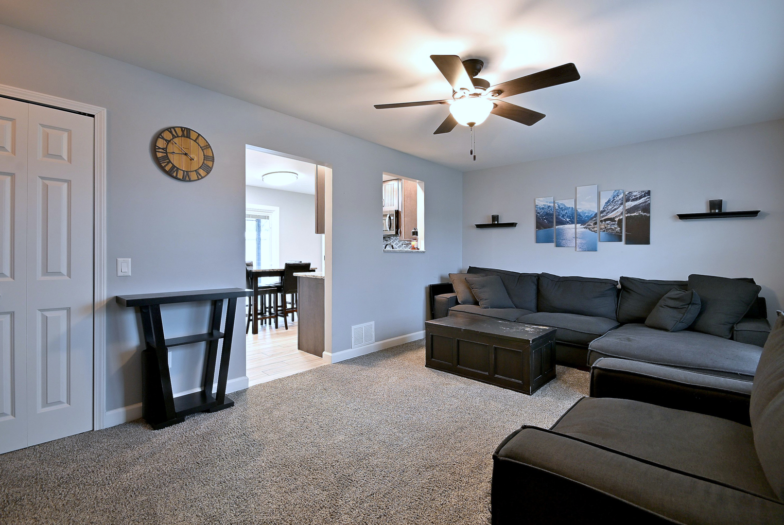 910 Greenfield Drive, Aurora, IL 60506