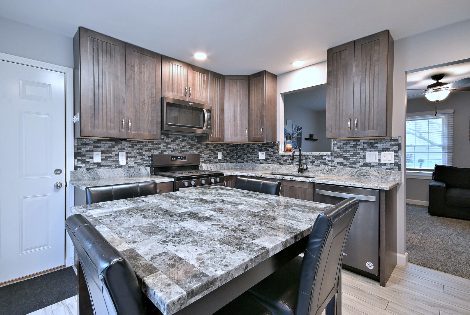 910 Greenfield Drive, Aurora, IL 60506