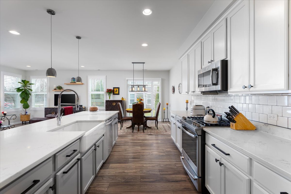 27W119 Redbud Lane, Winfield, IL 60190