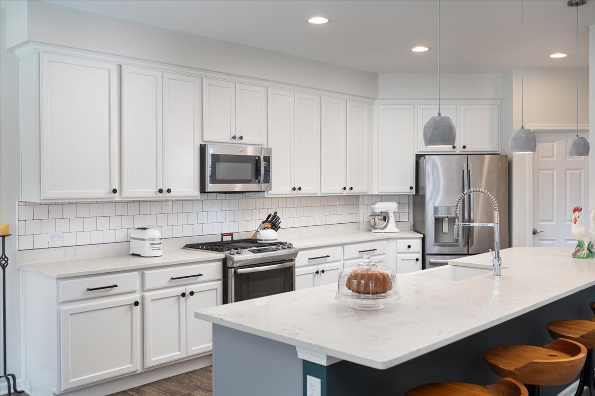 27W119 Redbud Lane, Winfield, IL 60190