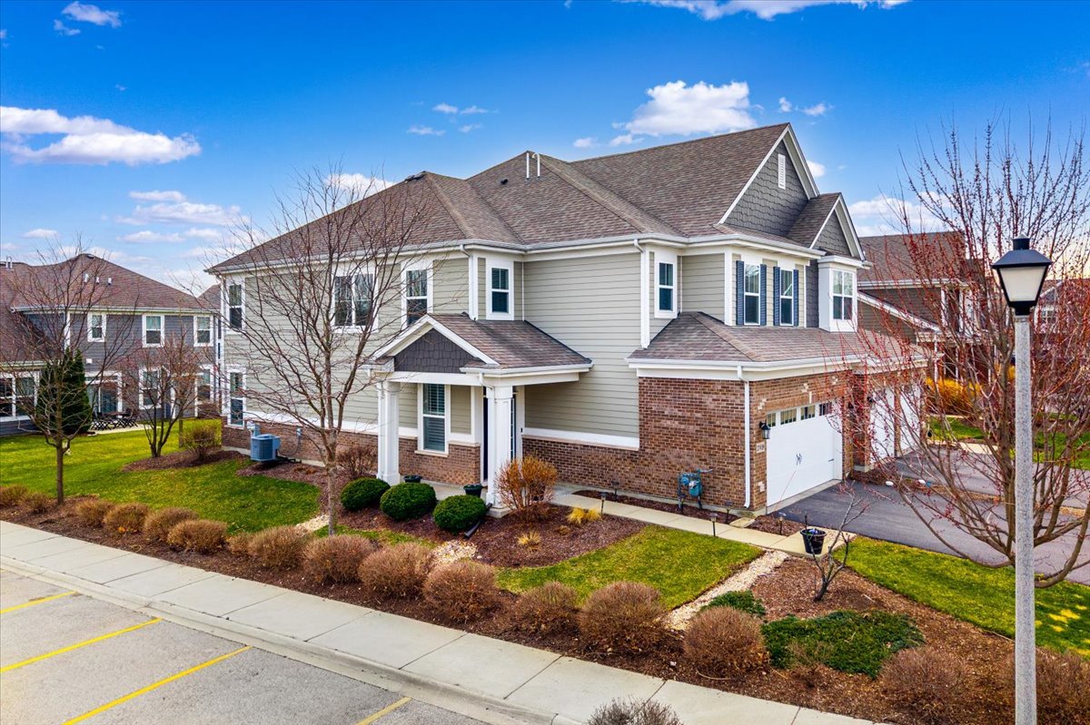 27W119 Redbud Lane, Winfield, IL 60190