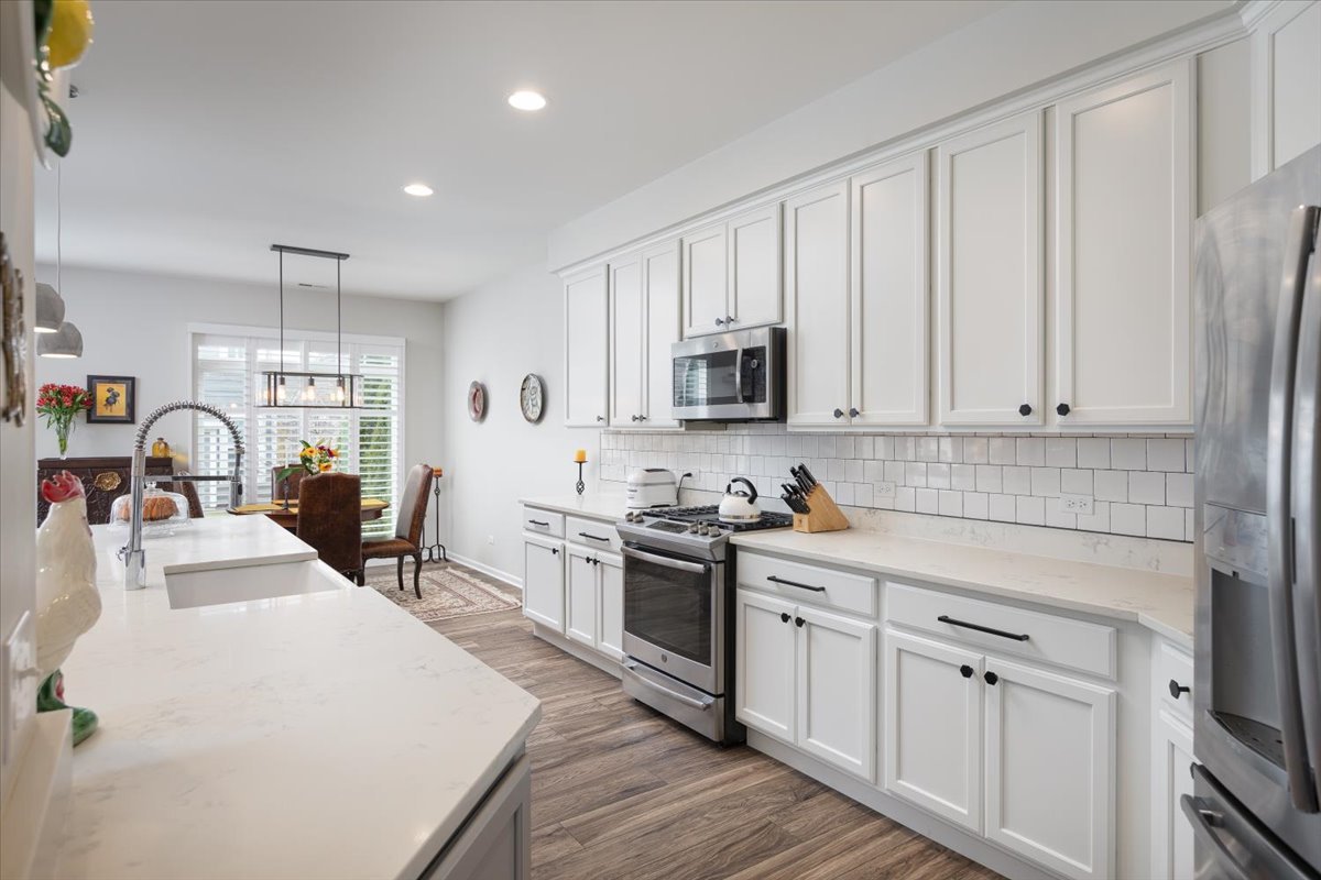 27W119 Redbud Lane, Winfield, IL 60190