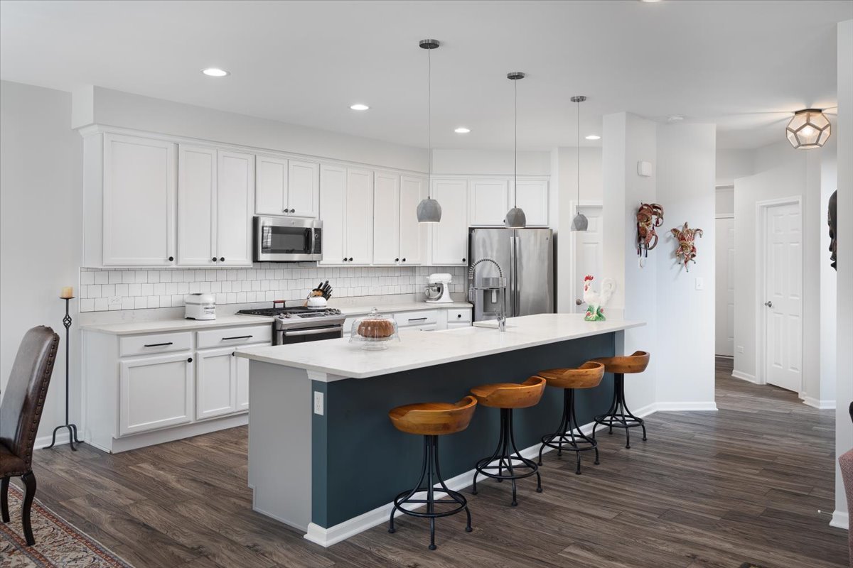 27W119 Redbud Lane, Winfield, IL 60190