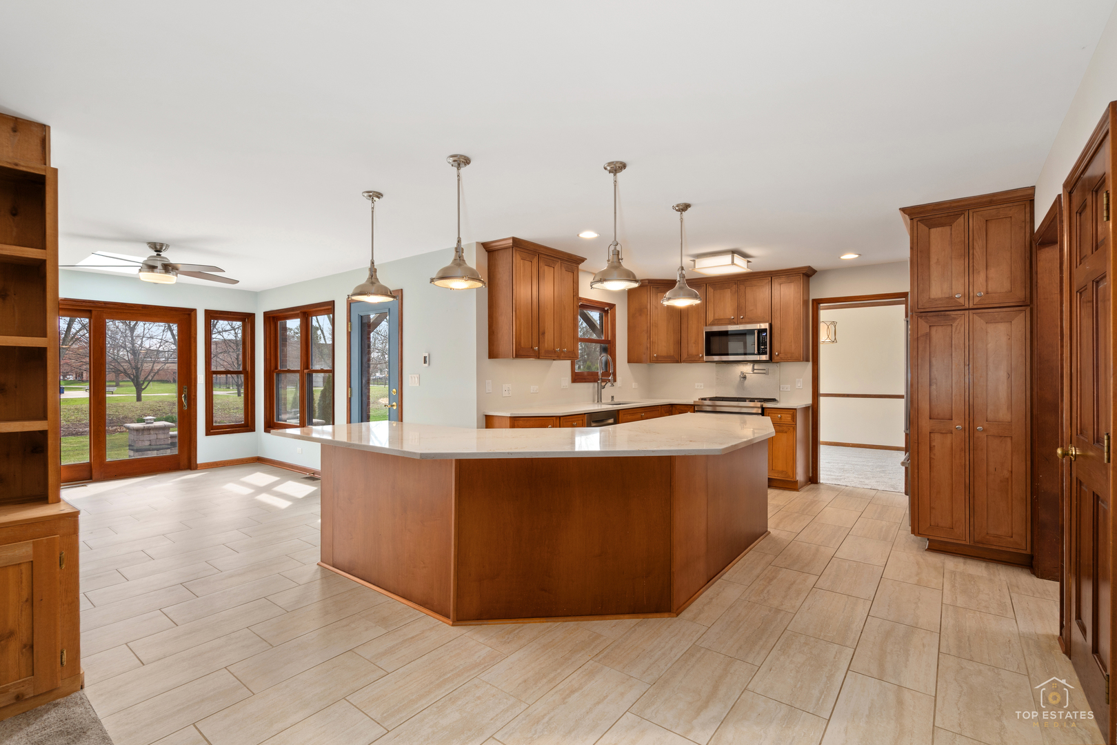 225 Fairway Drive, Prospect Heights, IL 60070