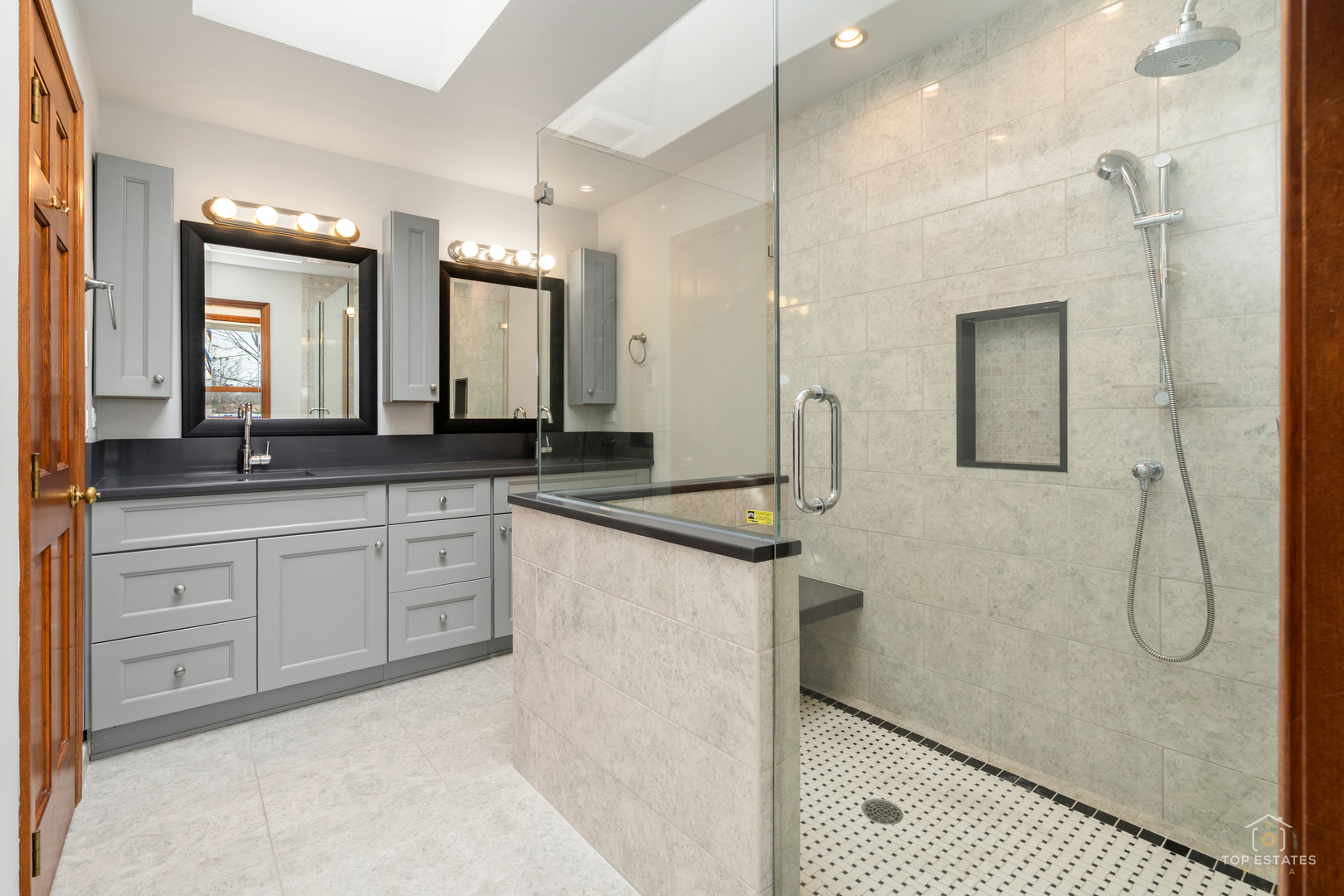 225 Fairway Drive, Prospect Heights, IL 60070