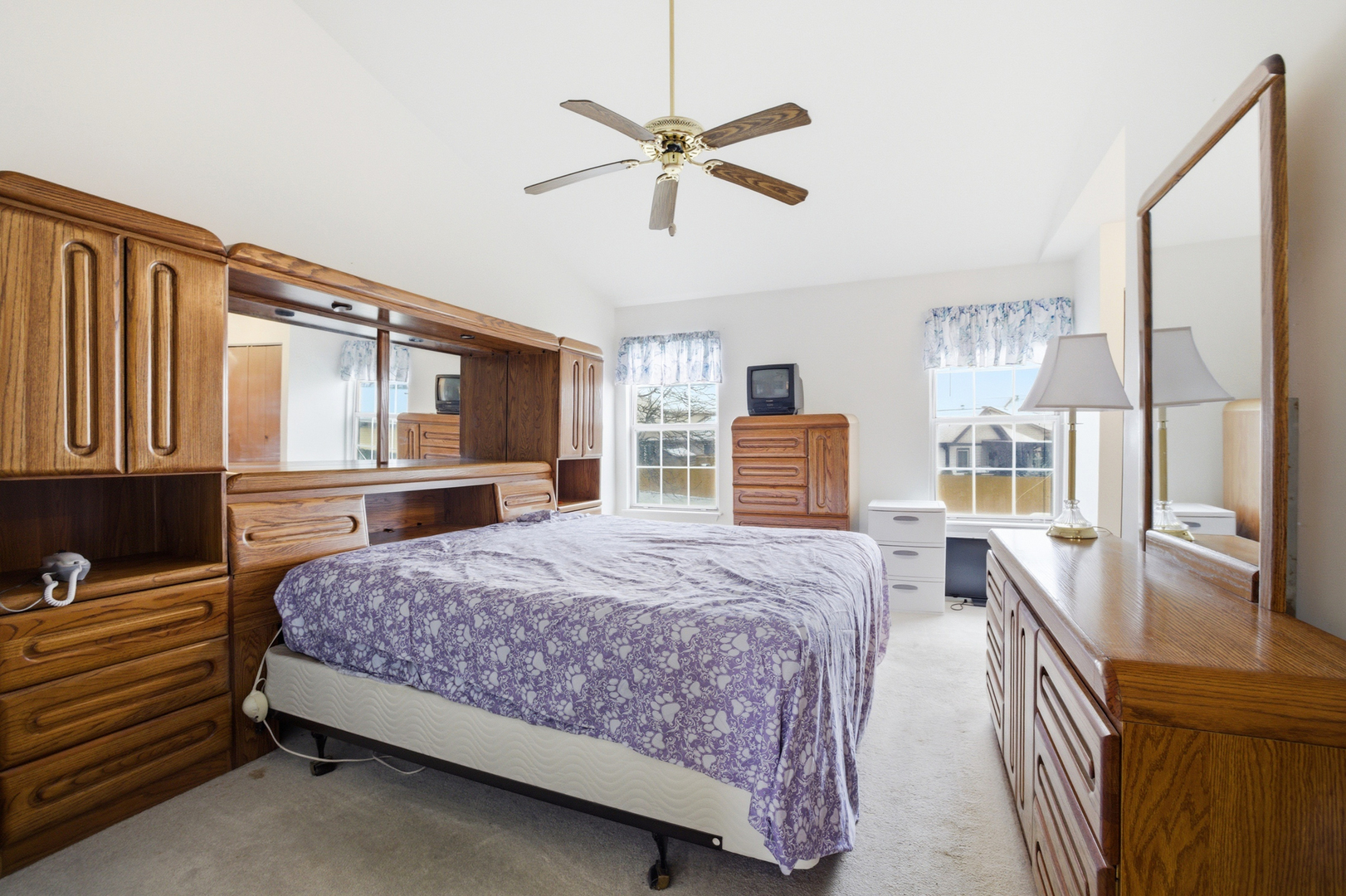 2018 Quaker Hollow Lane, Streamwood, IL 60107