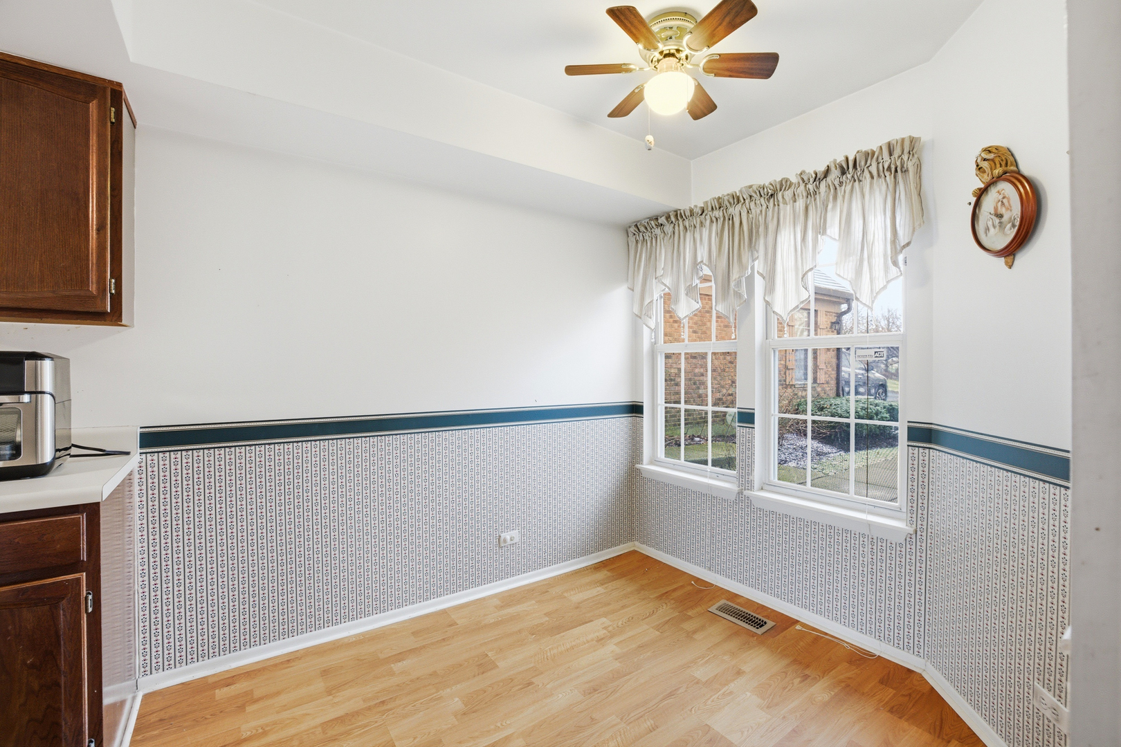 2018 Quaker Hollow Lane, Streamwood, IL 60107