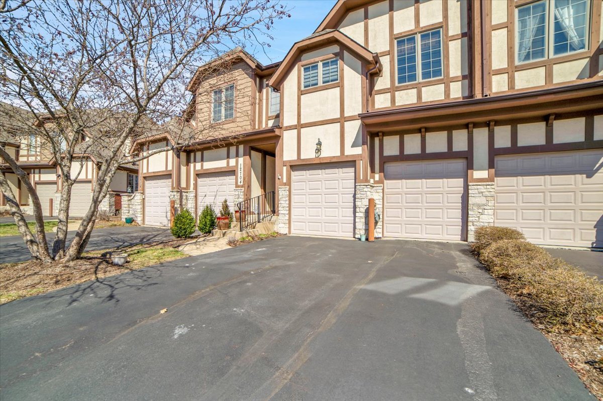 12704 Wild Rye Court, Plainfield, IL 60585