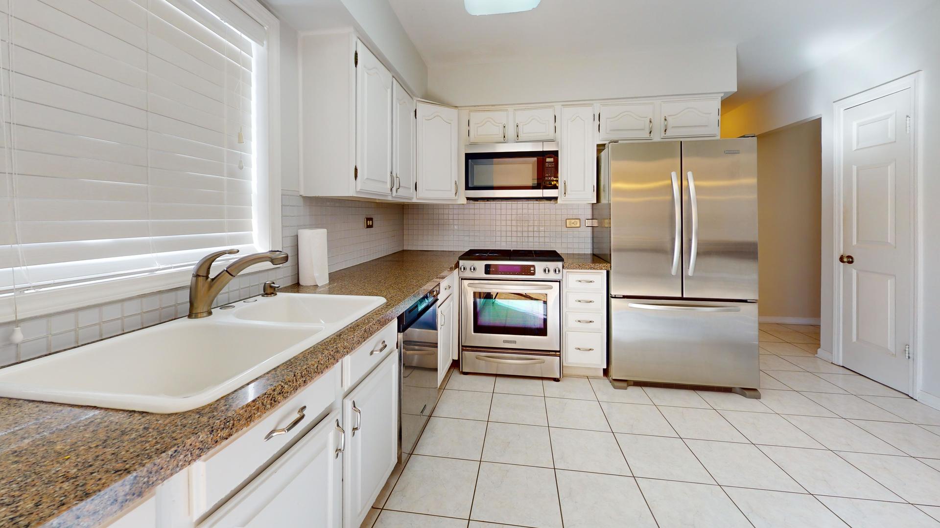 1135 Thompson Boulevard, Buffalo Grove, IL 60089