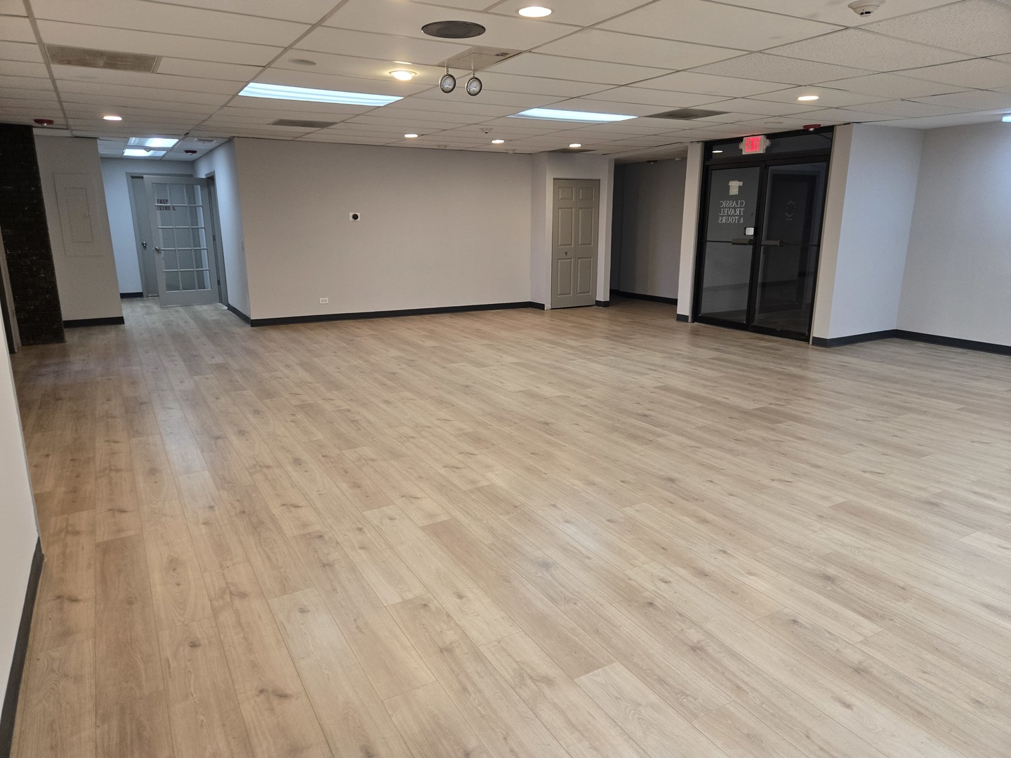 261 E Lake Street, Bloomingdale, IL 60108