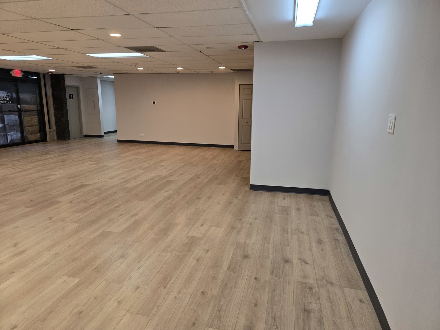 261 E Lake Street, Bloomingdale, IL 60108