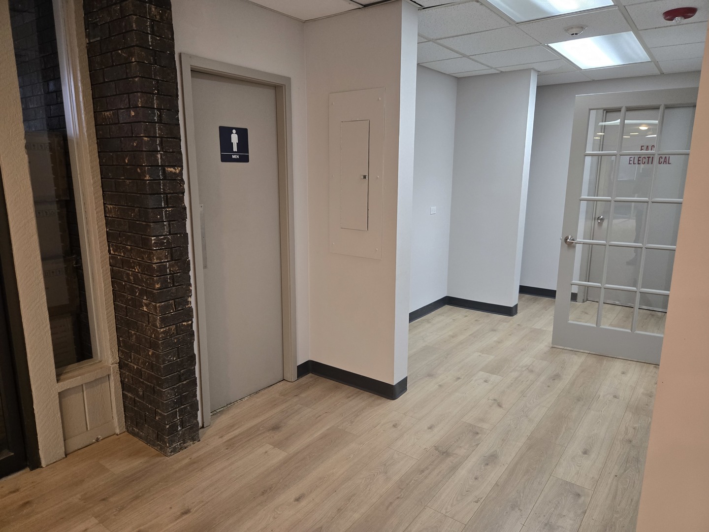 261 E Lake Street, Bloomingdale, IL 60108