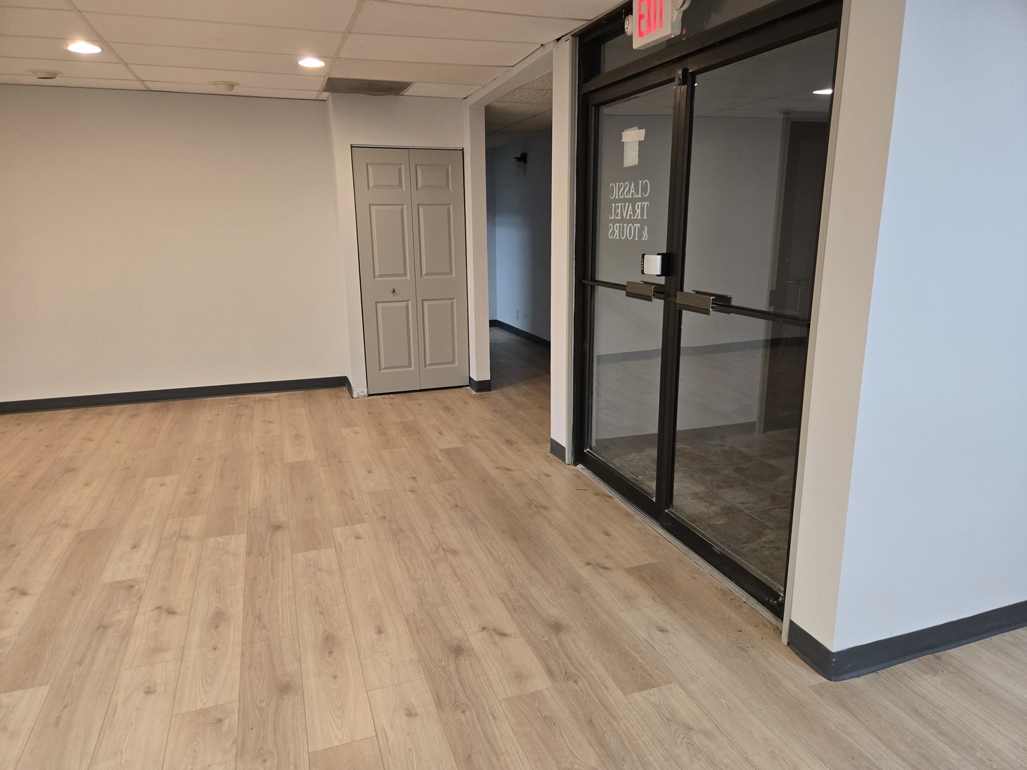 261 E Lake Street, Bloomingdale, IL 60108