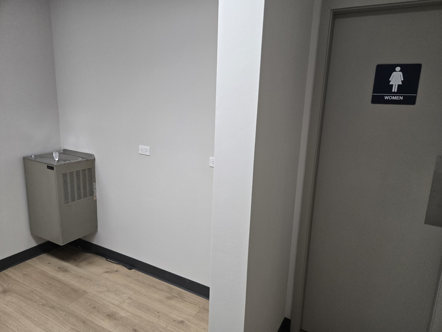 261 E Lake Street, Bloomingdale, IL 60108