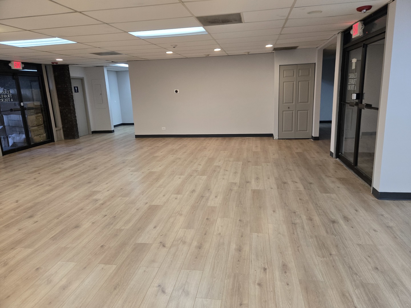 261 E Lake Street, Bloomingdale, IL 60108