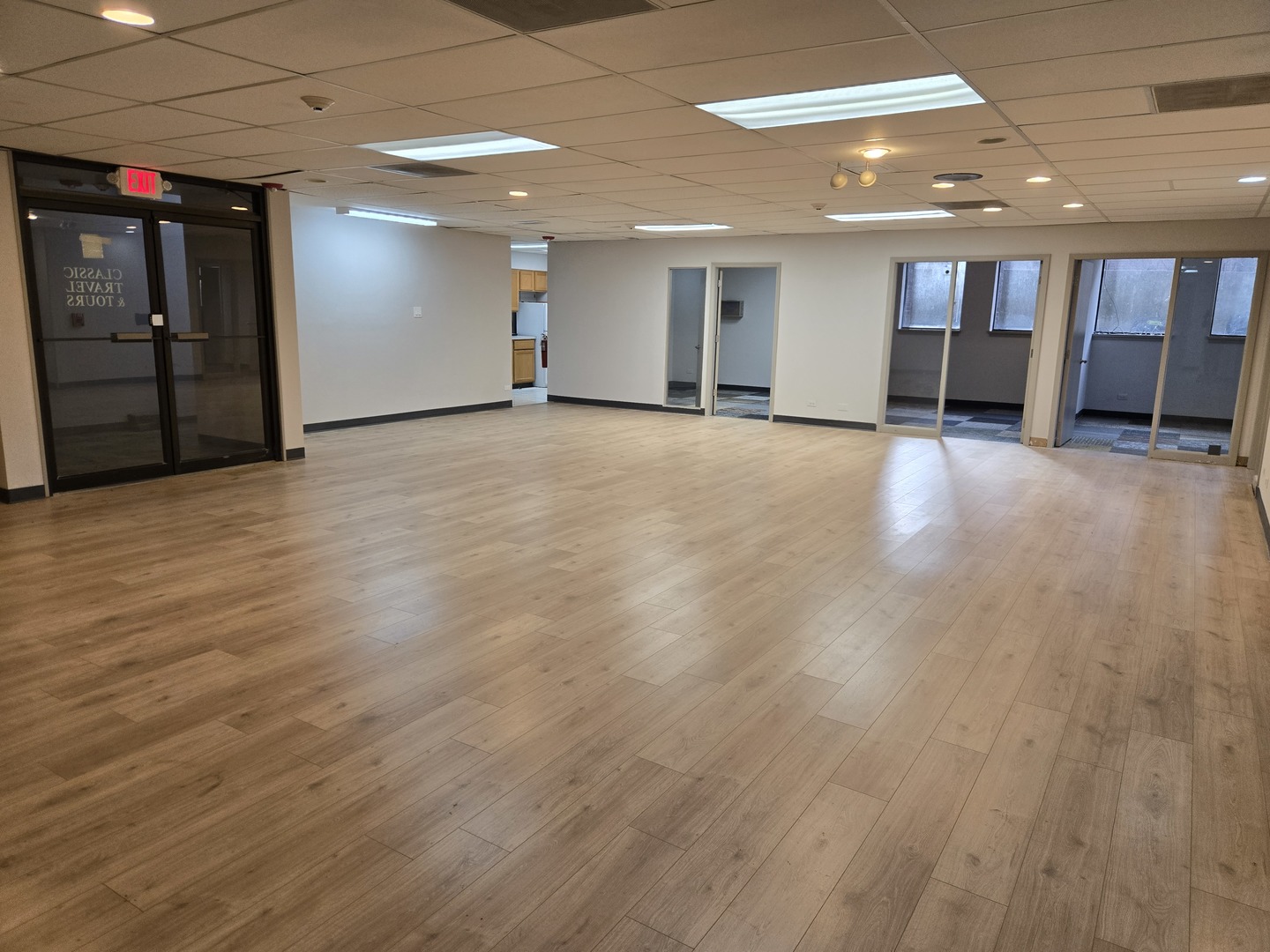 261 E Lake Street, Bloomingdale, IL 60108