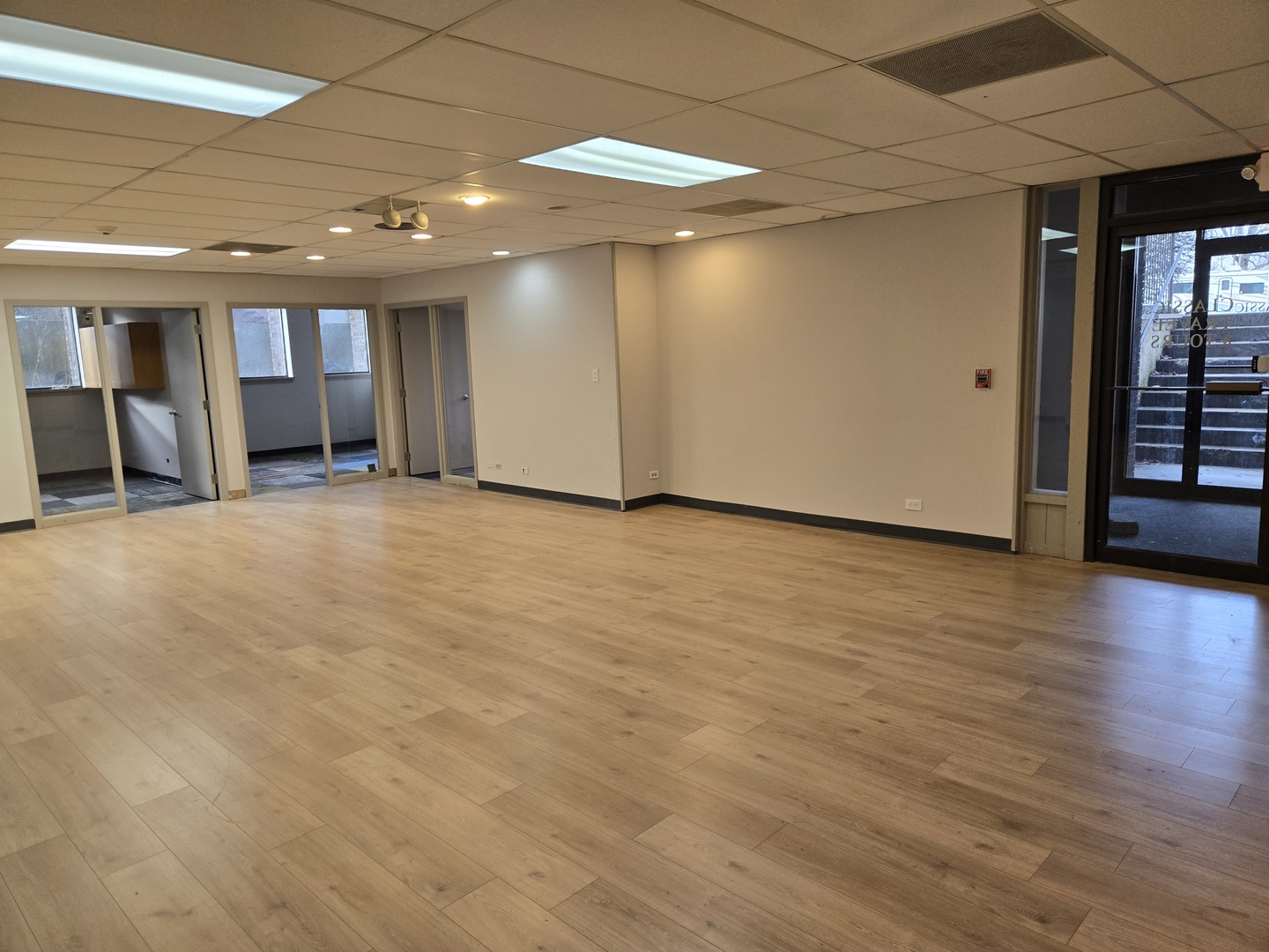 261 E Lake Street, Bloomingdale, IL 60108