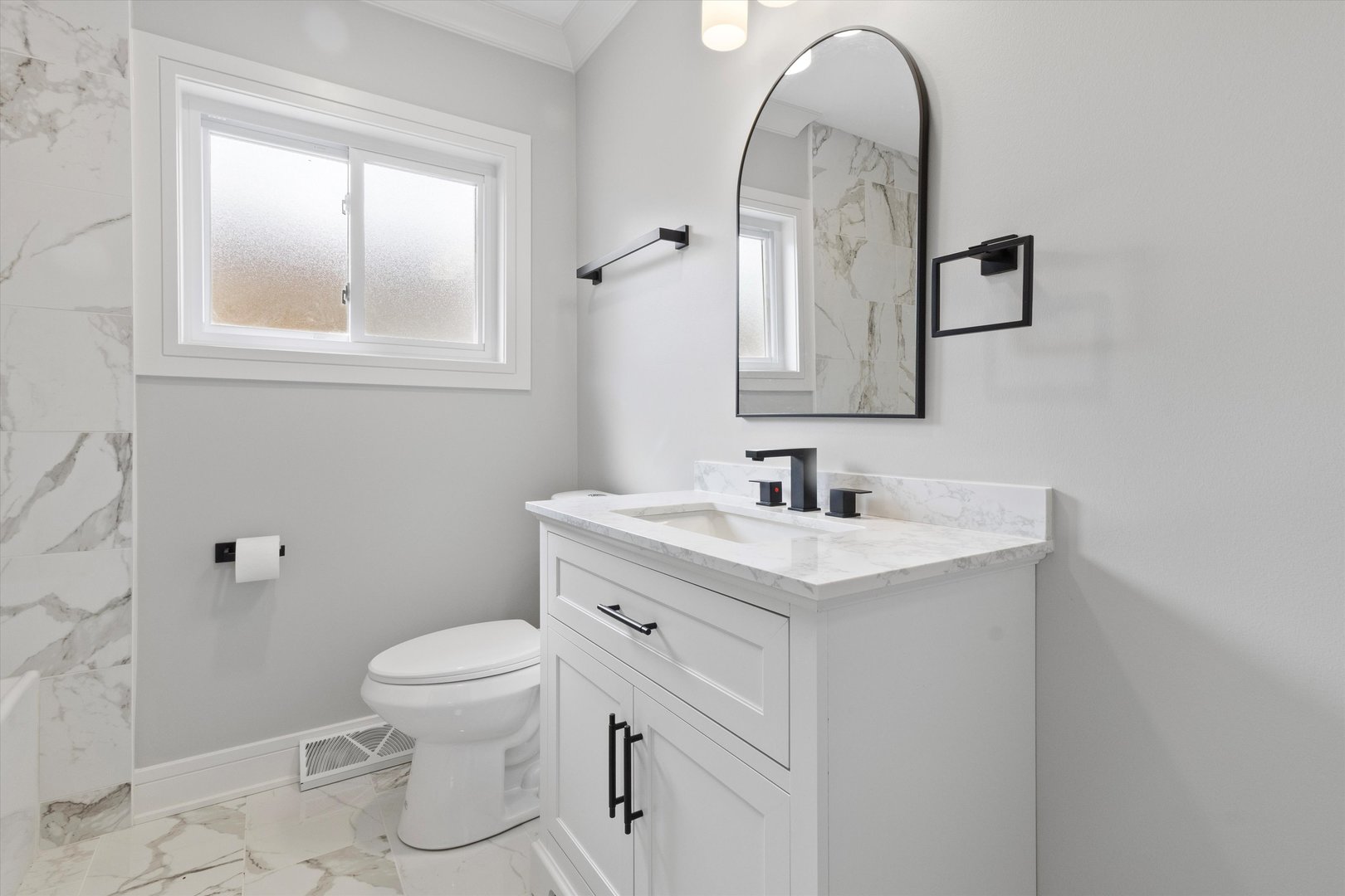 8804 S Fairfield Avenue, Evergreen Park, IL 60805