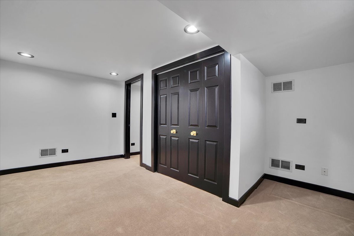 4941 Montgomery Avenue, Downers Grove, IL 60515