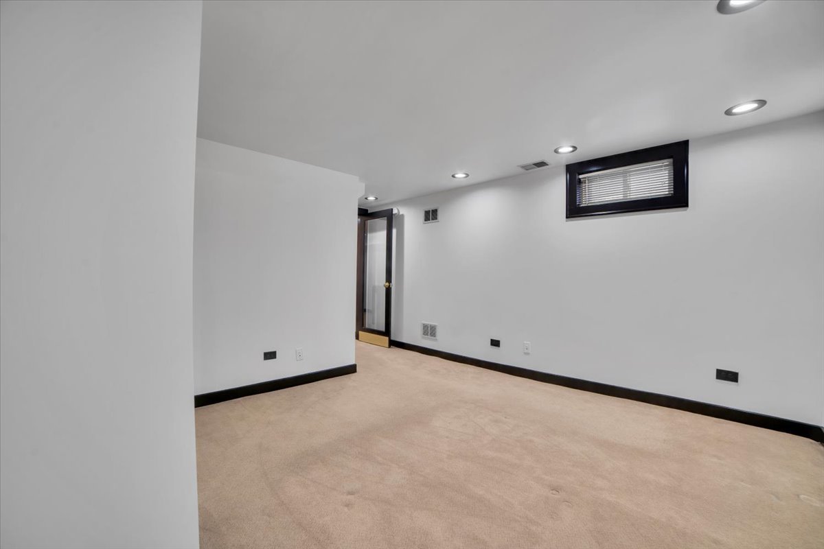 4941 Montgomery Avenue, Downers Grove, IL 60515