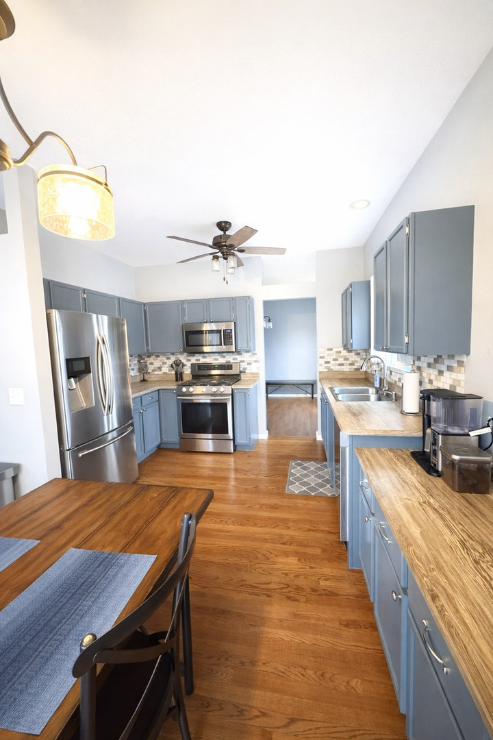 944 Cynthia Lane, Lake In The Hills, IL 60156