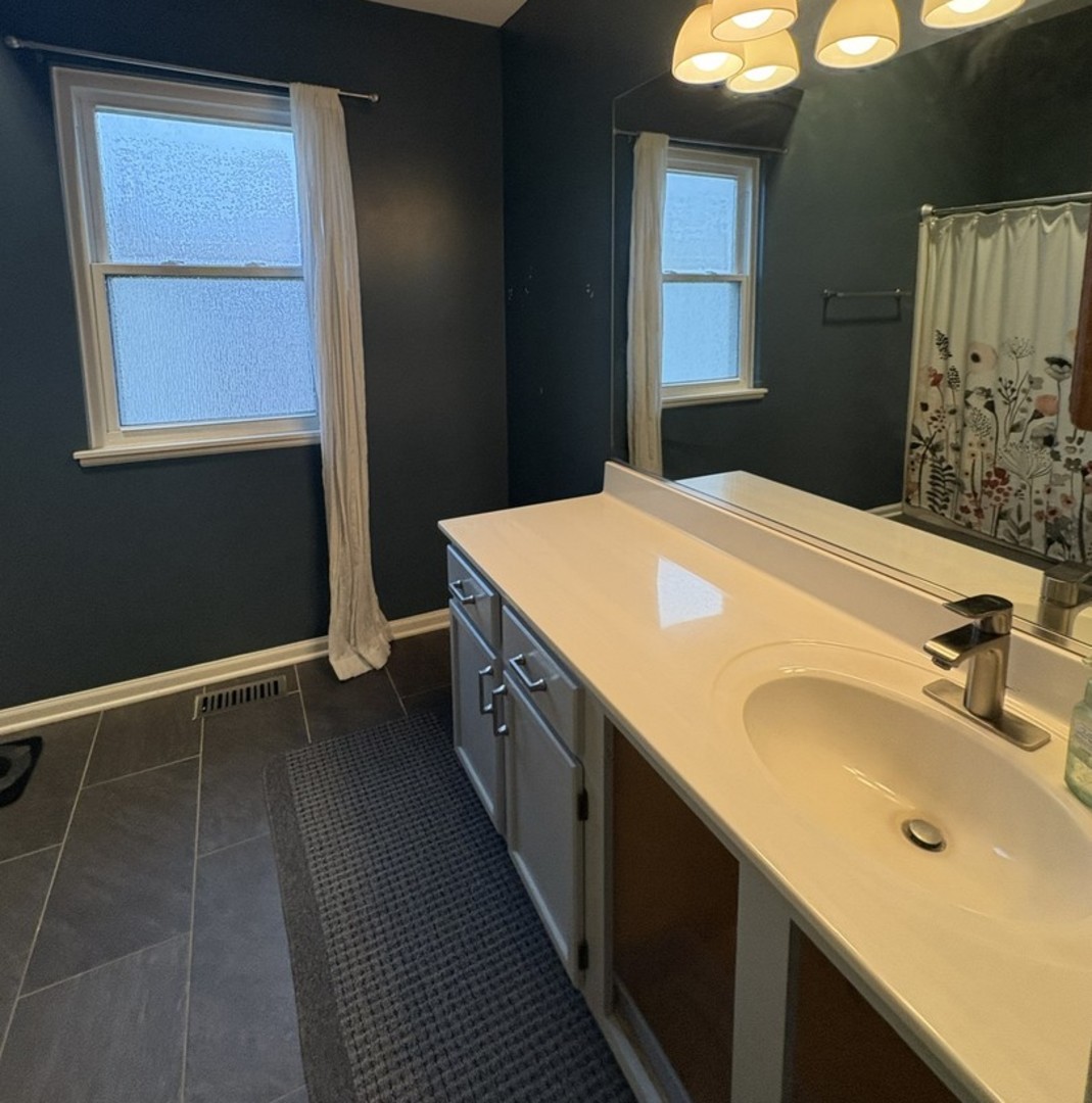 944 Cynthia Lane, Lake In The Hills, IL 60156