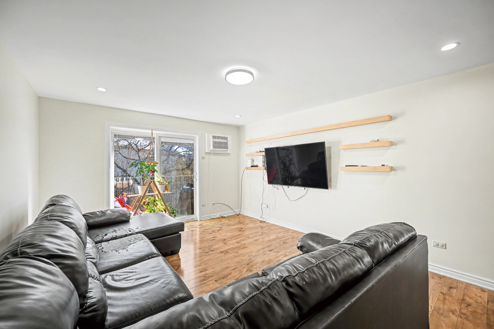 266 Shorewood Drive #2A, Glendale Heights, IL 60139