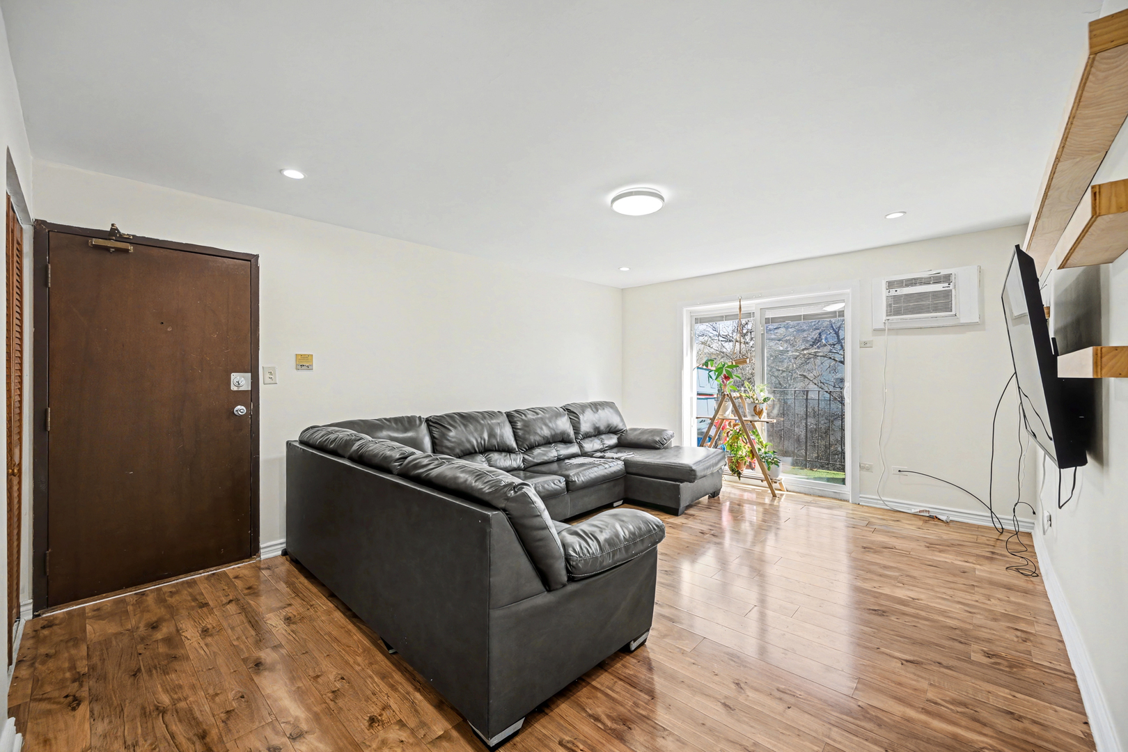 266 Shorewood Drive #2A, Glendale Heights, IL 60139