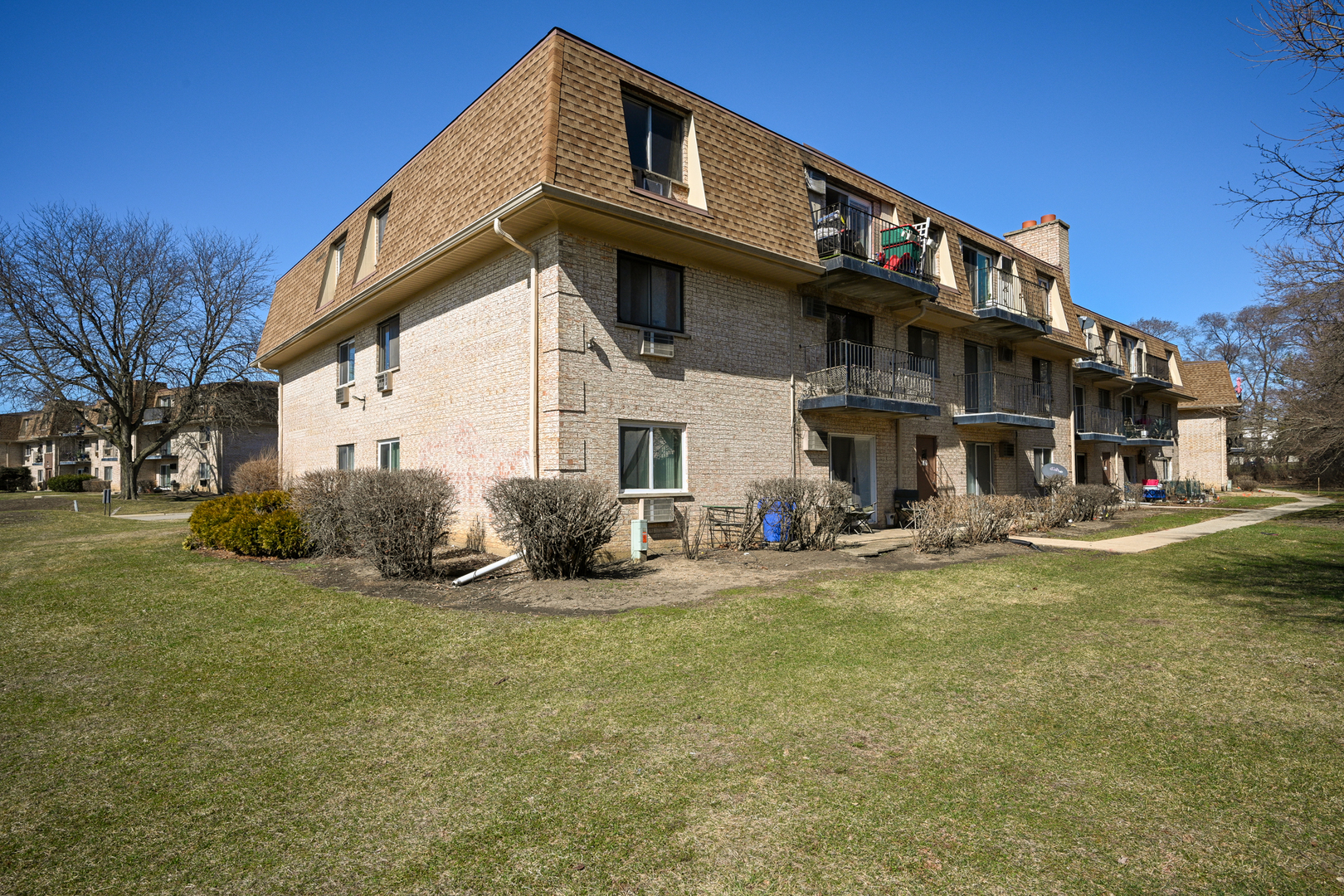 266 Shorewood Drive #2A, Glendale Heights, IL 60139