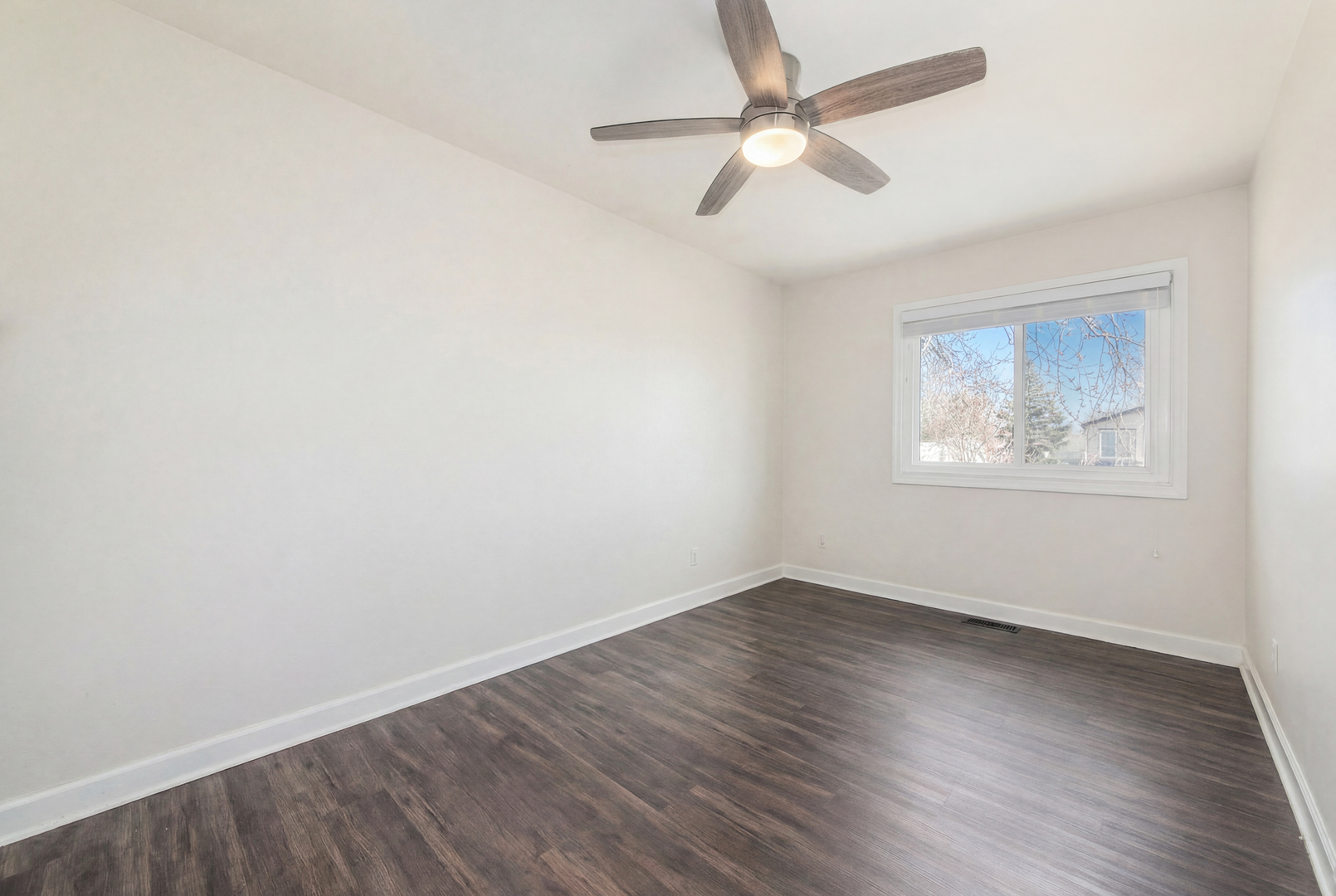 314 Sutherland Lane, Bloomingdale, IL 60108