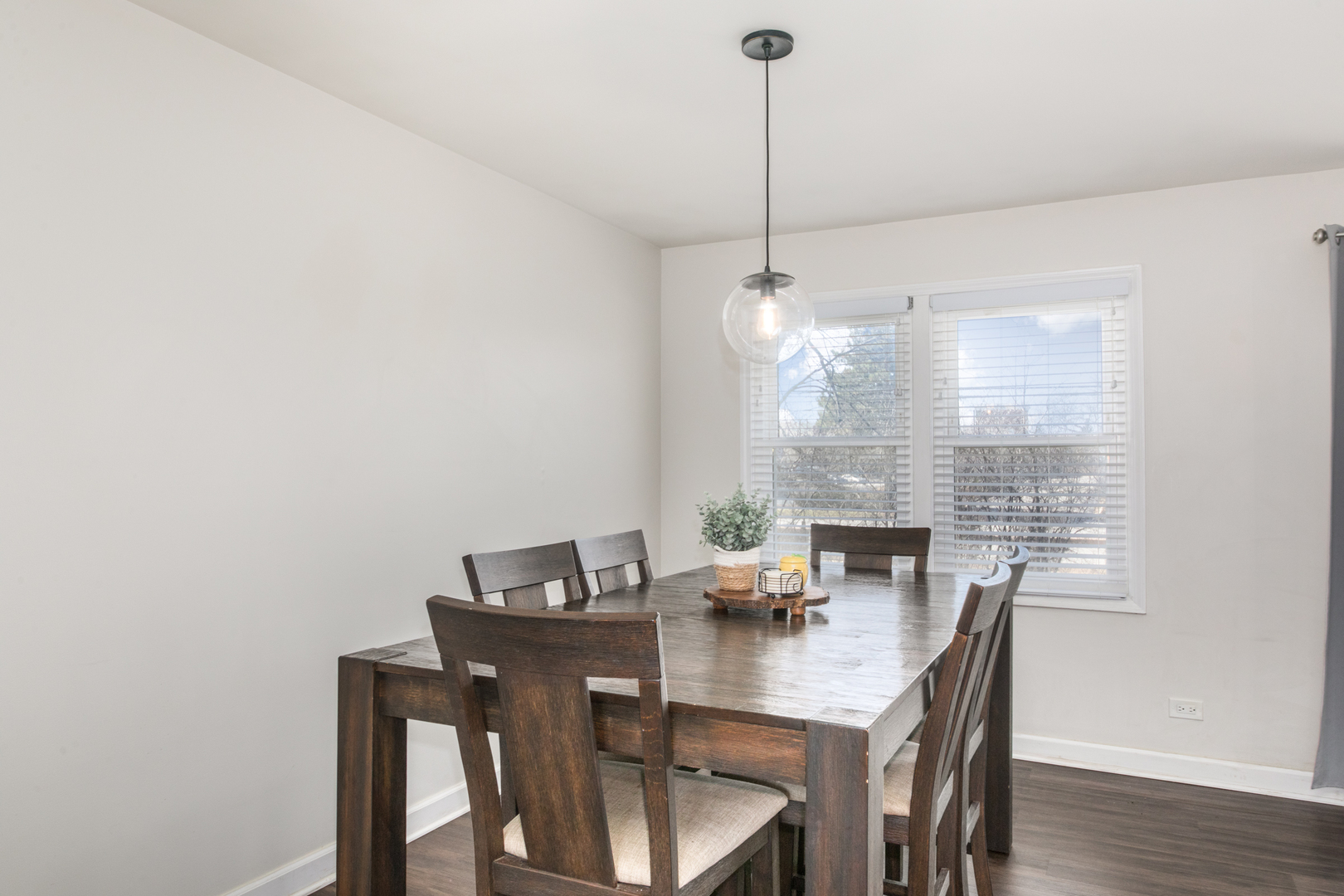 314 Sutherland Lane, Bloomingdale, IL 60108