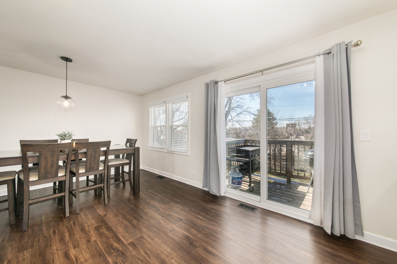 314 Sutherland Lane, Bloomingdale, IL 60108