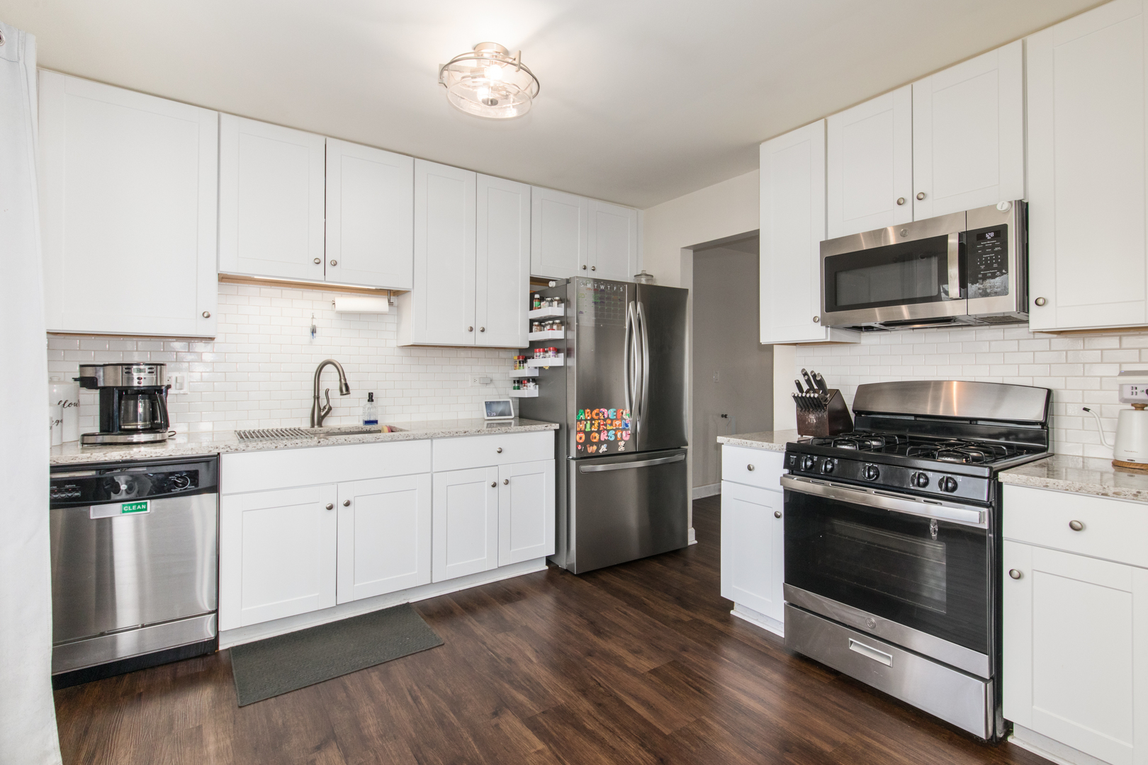 314 Sutherland Lane, Bloomingdale, IL 60108