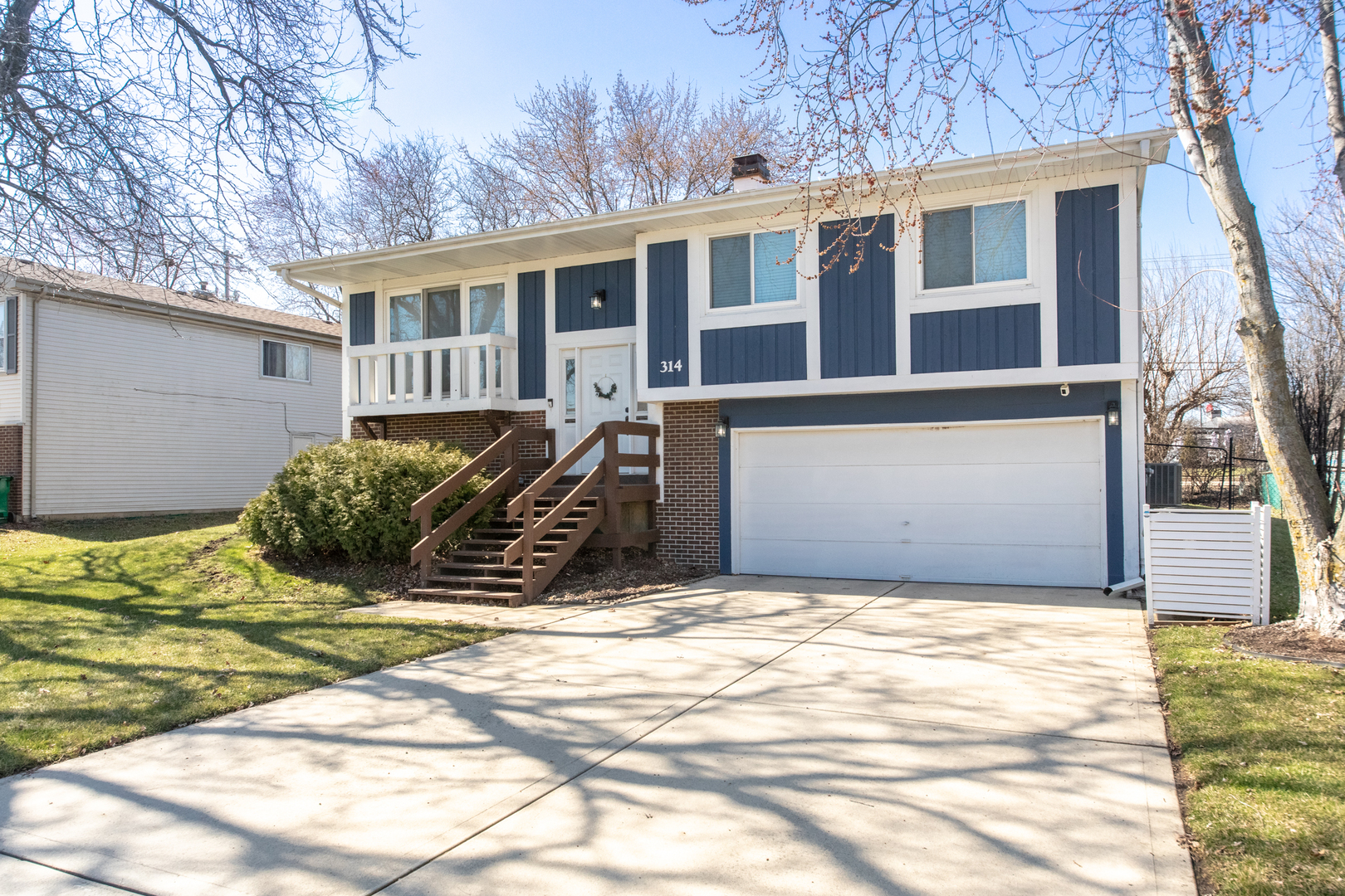 314 Sutherland Lane, Bloomingdale, IL 60108