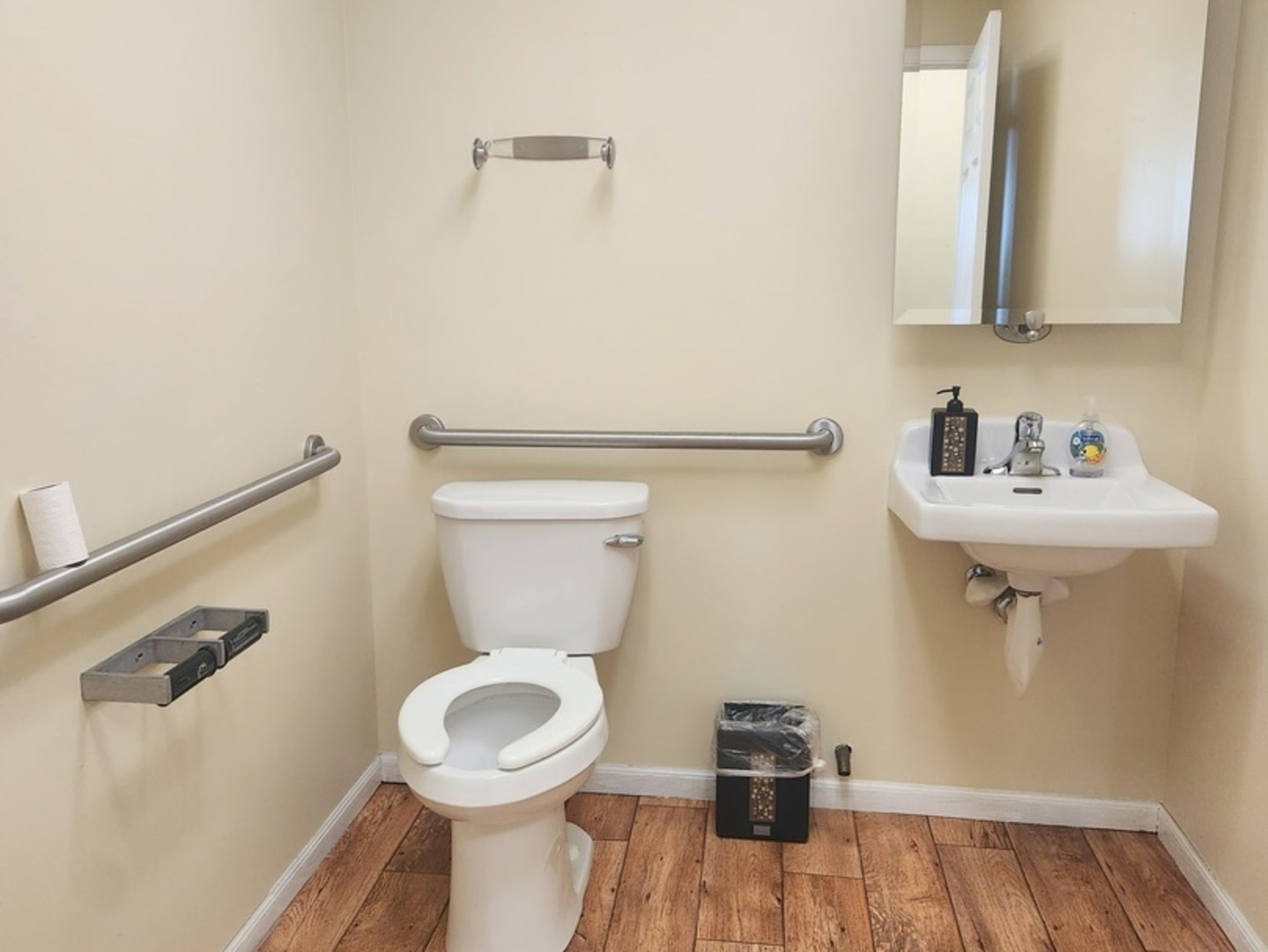 2001 N Green Bay Road, Waukegan, IL 60087