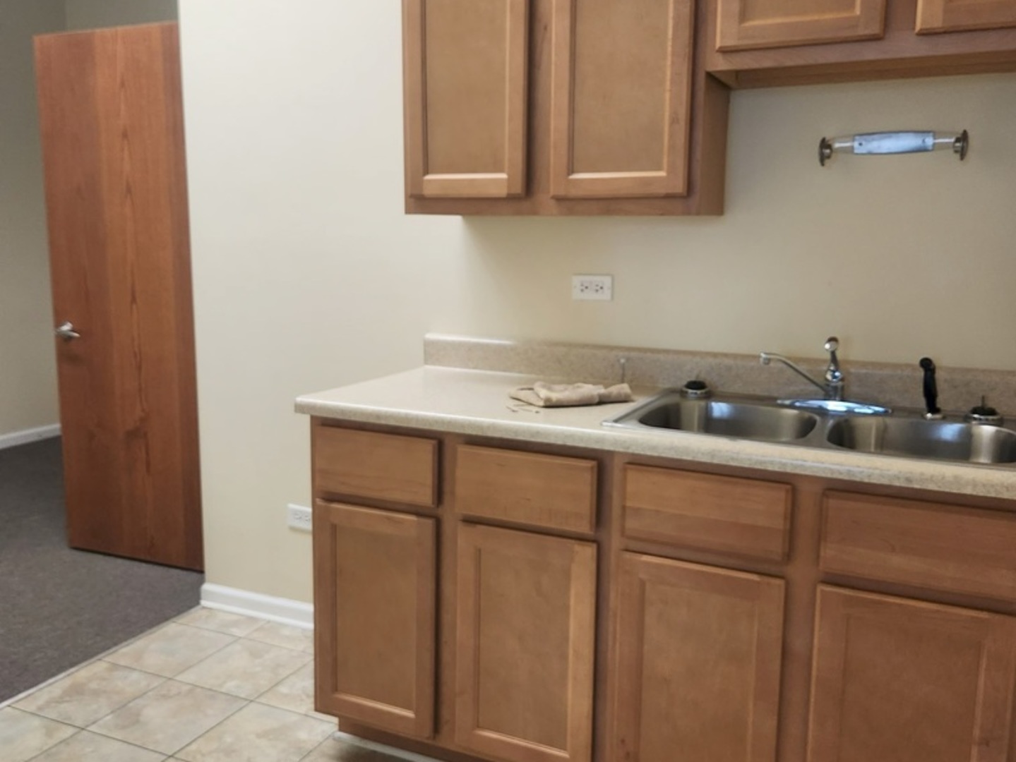 2001 N Green Bay Road, Waukegan, IL 60087