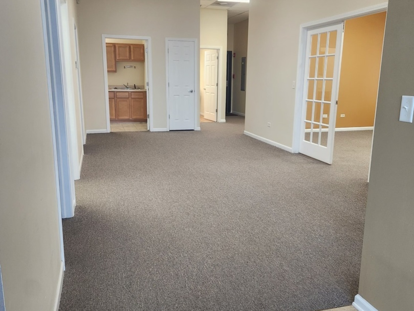 2001 N Green Bay Road, Waukegan, IL 60087