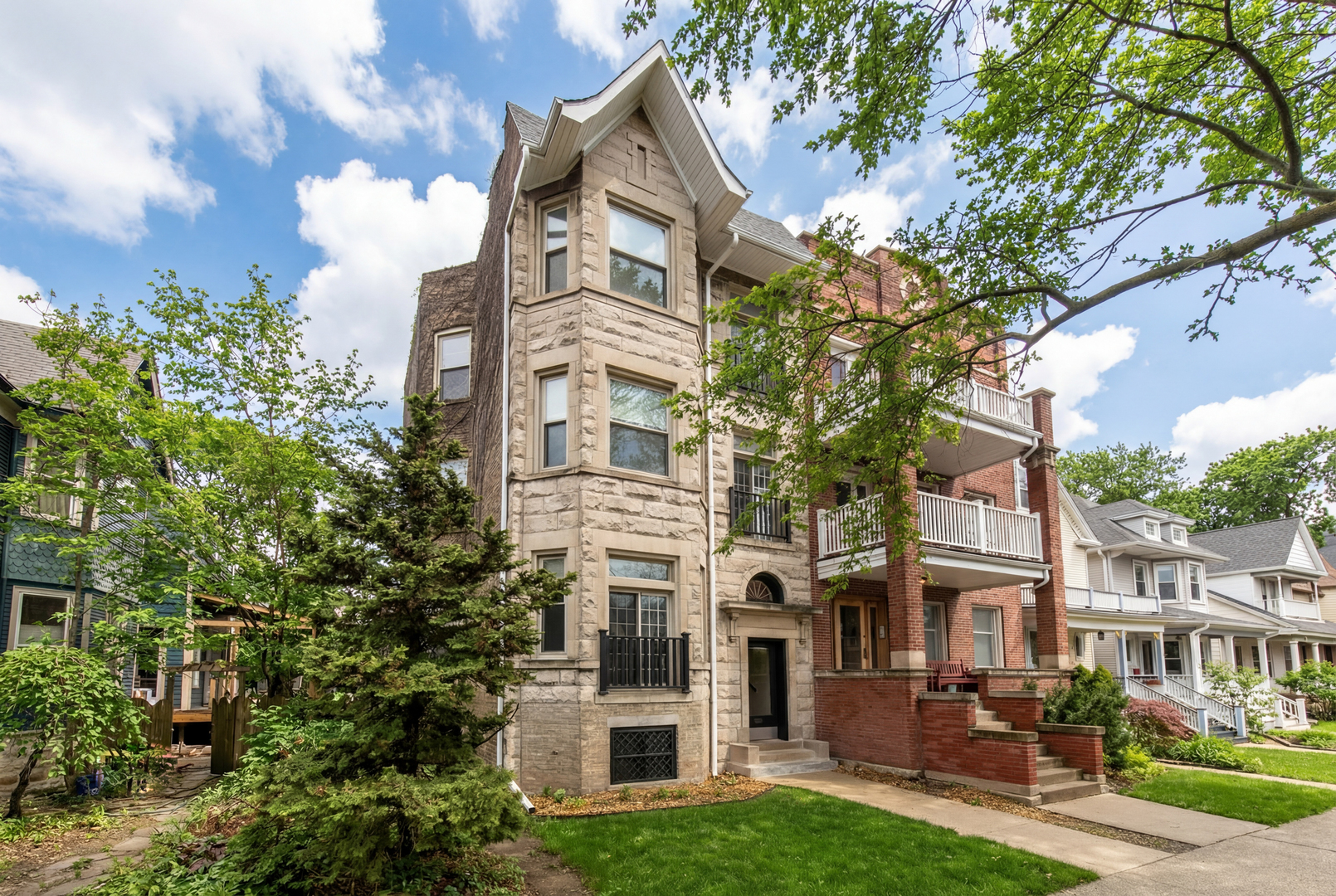 4117 N Paulina Street, Chicago, IL 60613