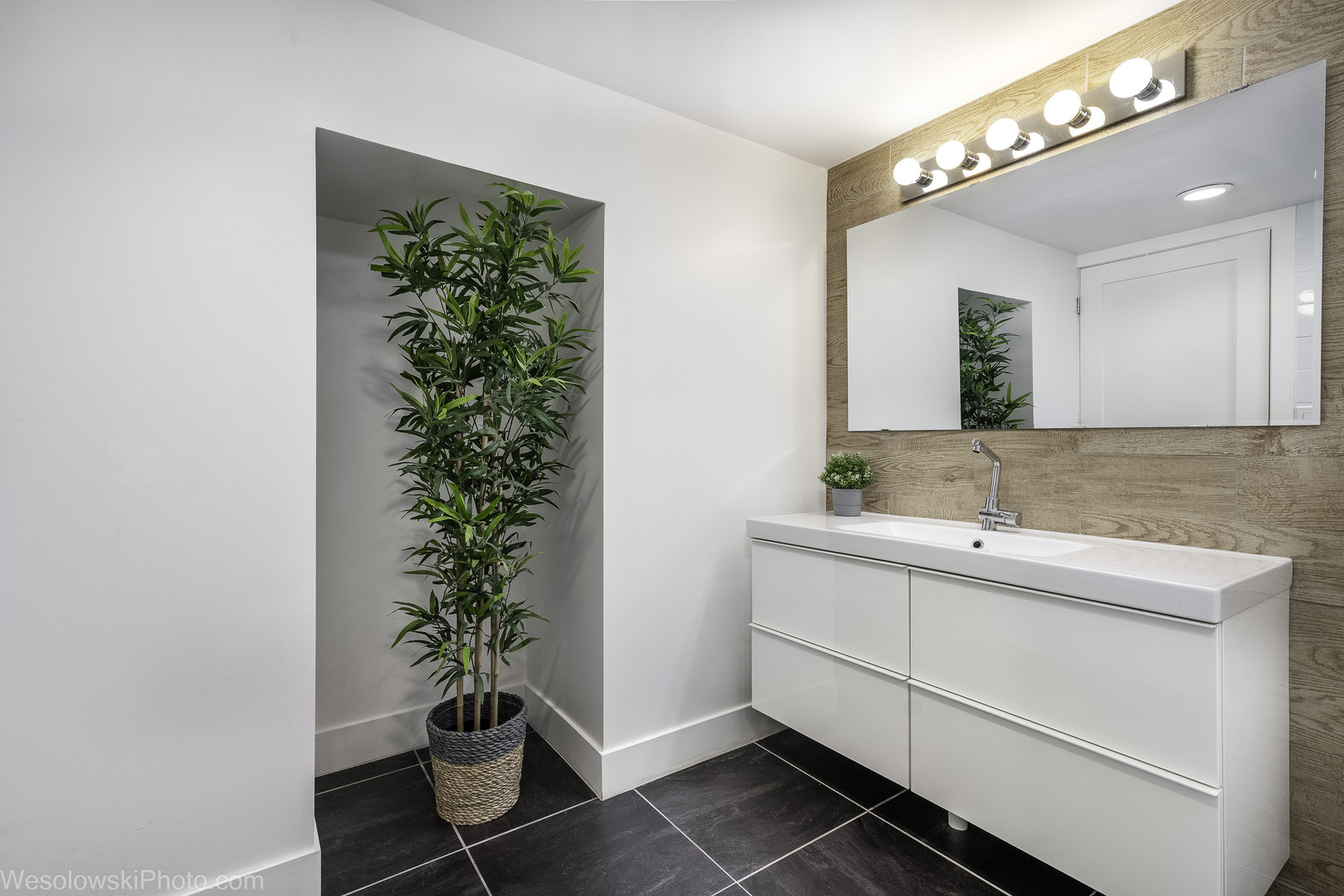 708 N RUSSEL Street, Mount Prospect, IL 60056