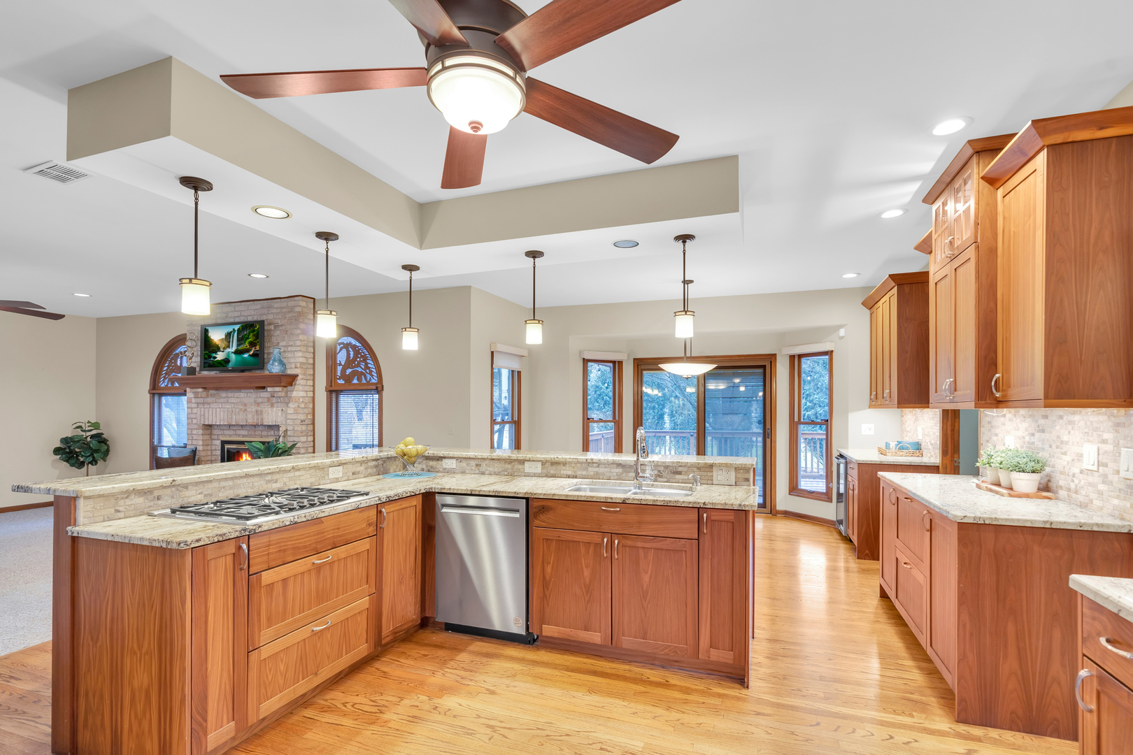 1364 Saxon Lane, Naperville, IL 60564