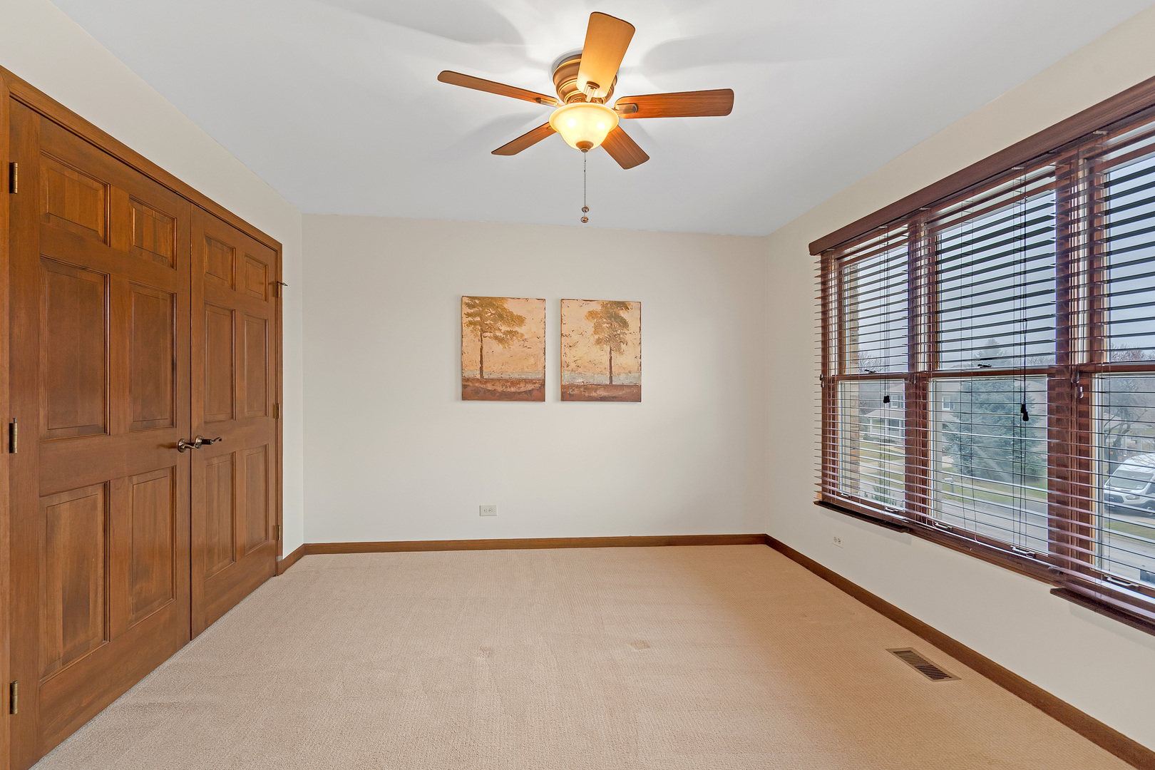 1364 Saxon Lane, Naperville, IL 60564