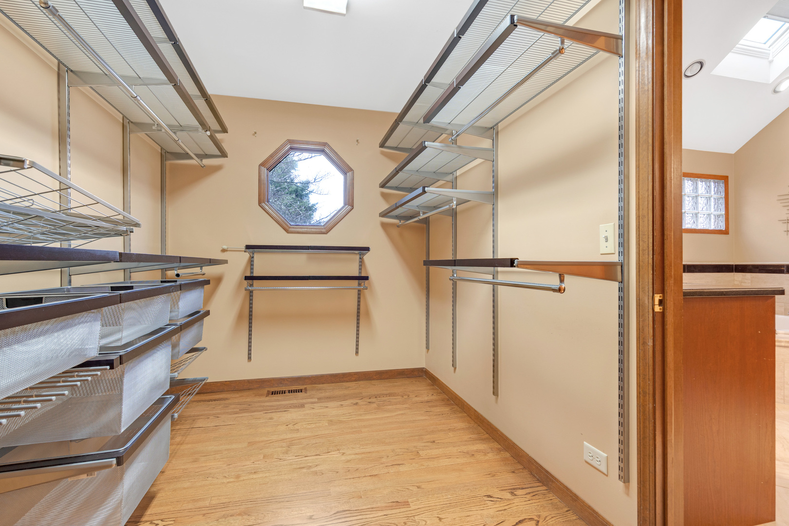 1364 Saxon Lane, Naperville, IL 60564