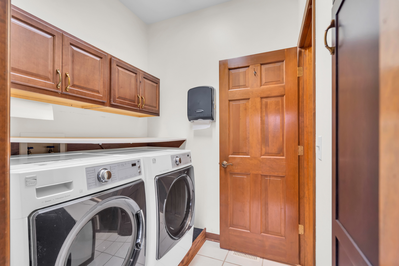 1364 Saxon Lane, Naperville, IL 60564