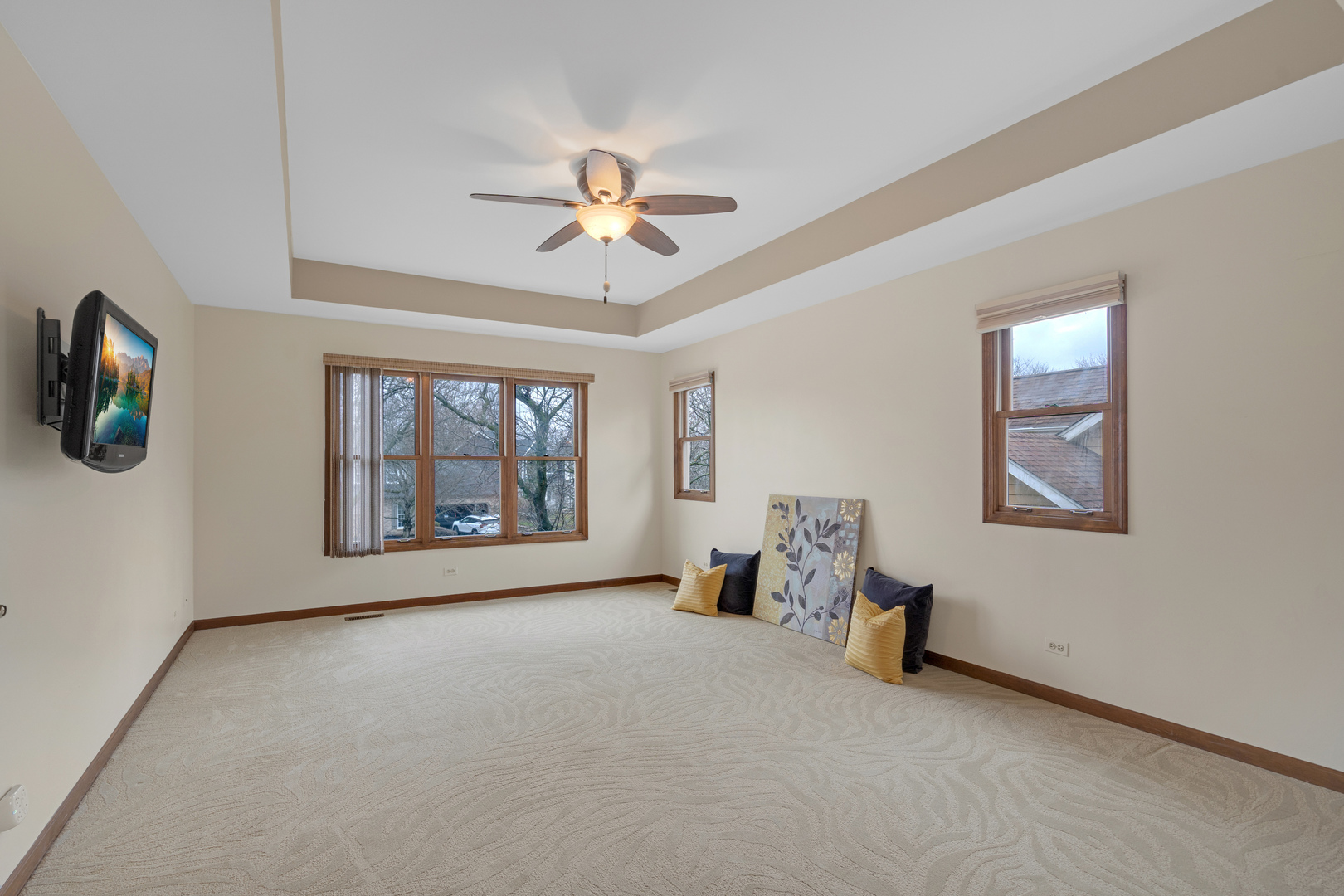 1364 Saxon Lane, Naperville, IL 60564