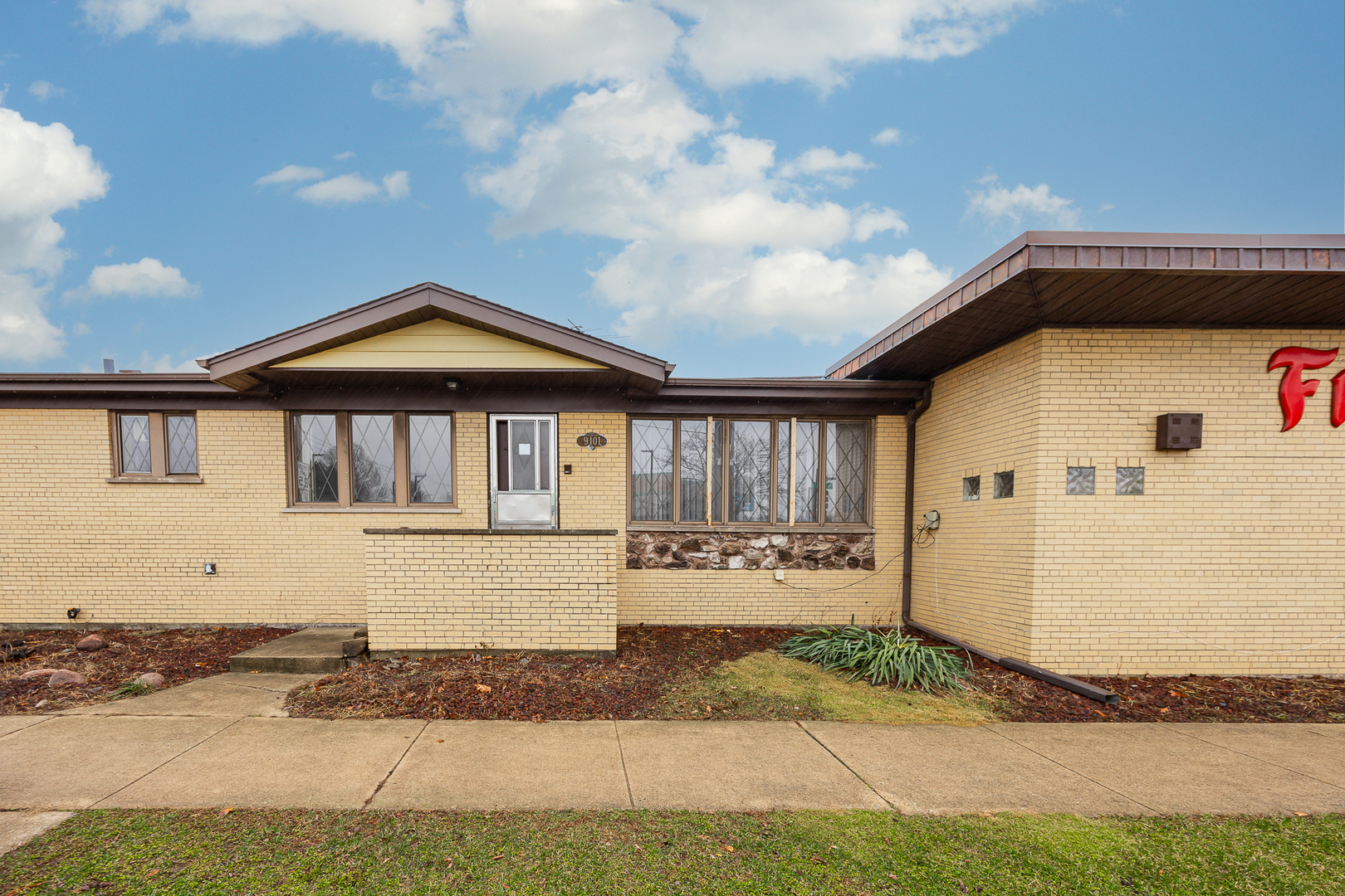 9101 S Kedzie Avenue, Evergreen Park, IL 60805