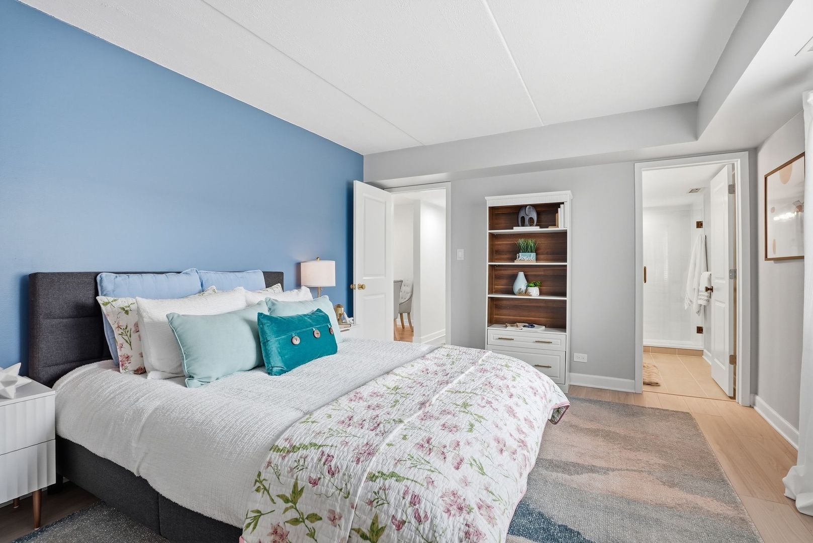 17 N Madison Avenue #2, La Grange, IL 60525