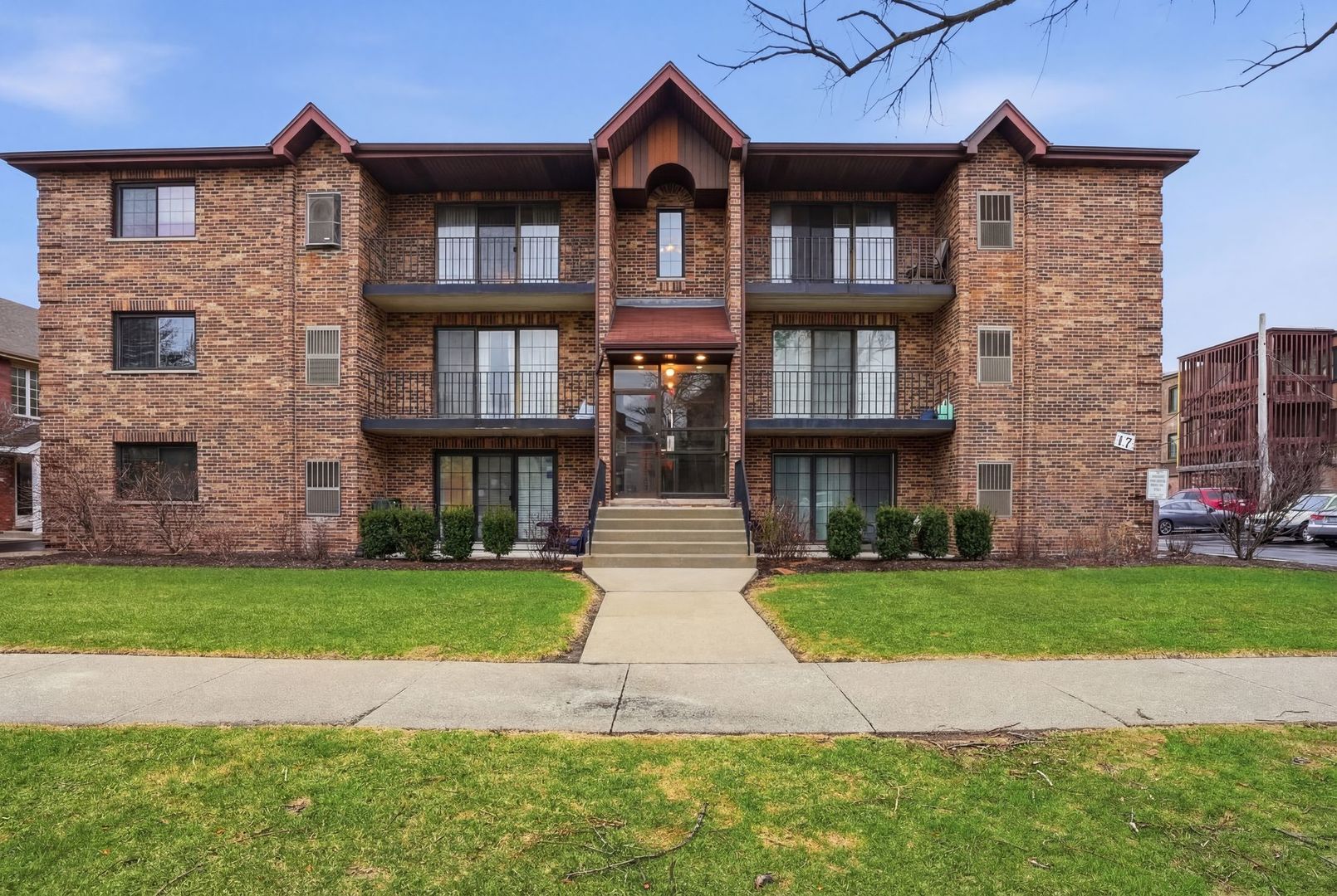 17 N Madison Avenue #2, La Grange, IL 60525