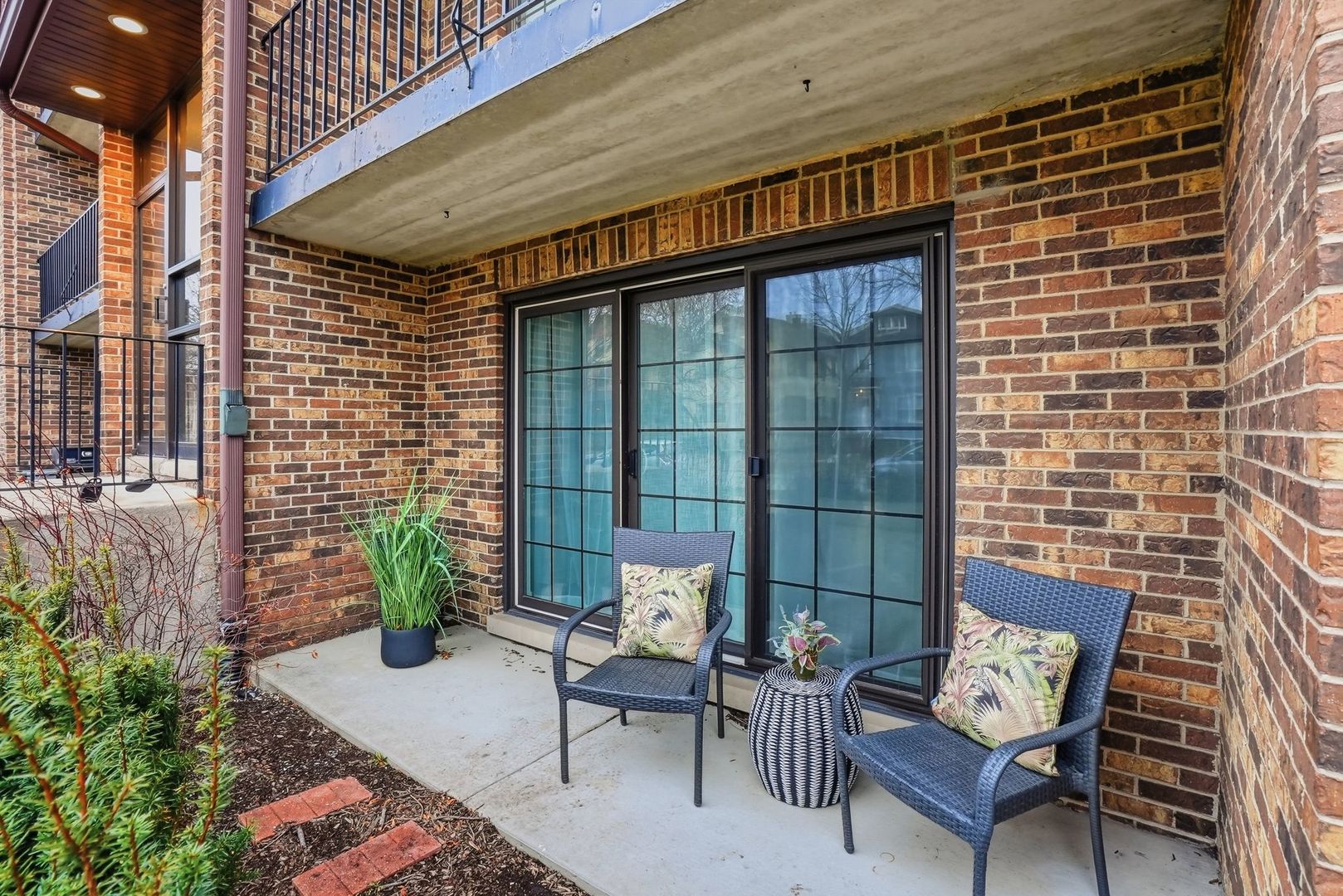 17 N Madison Avenue #2, La Grange, IL 60525