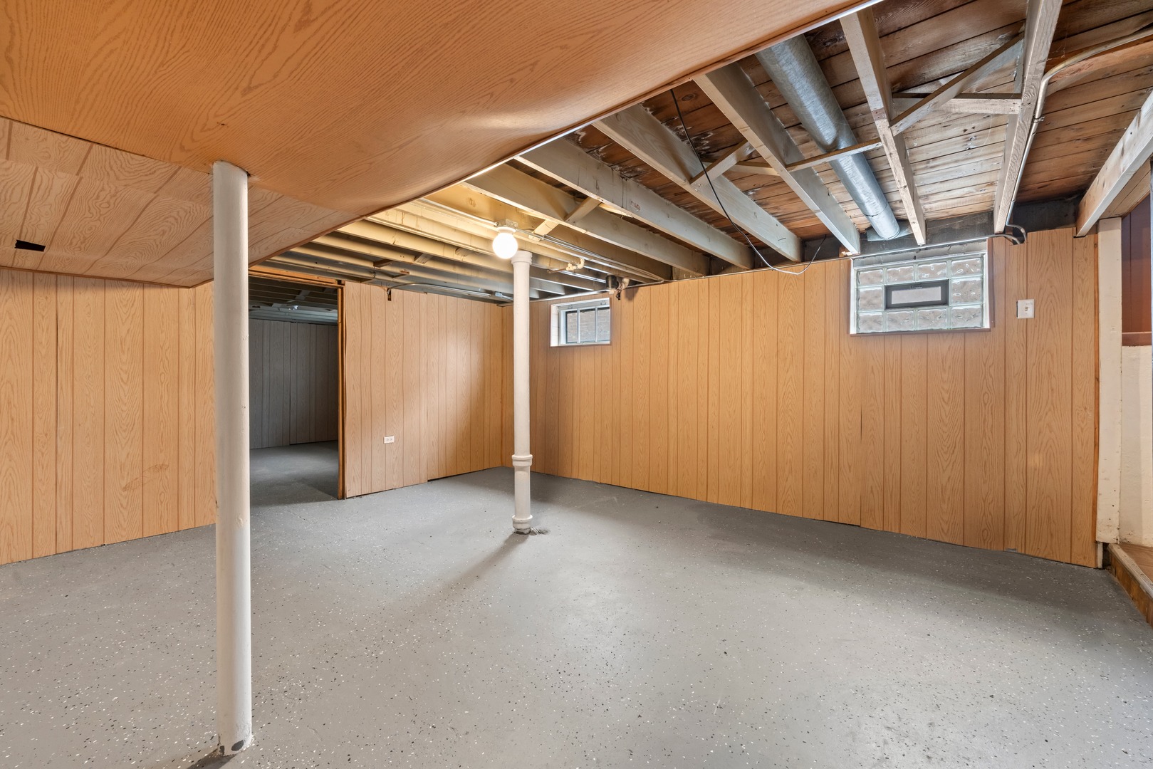 13904 S Tracy Avenue, Riverdale, IL 60827