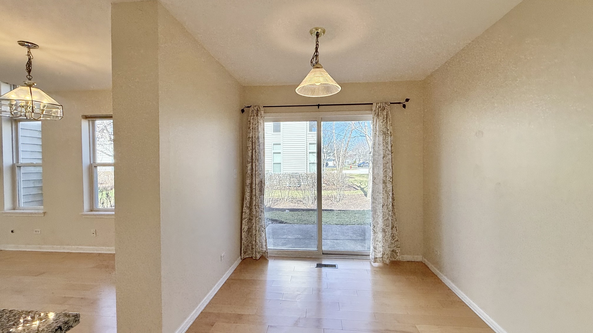 1560 E Baronet Lane, Palatine, IL 60074